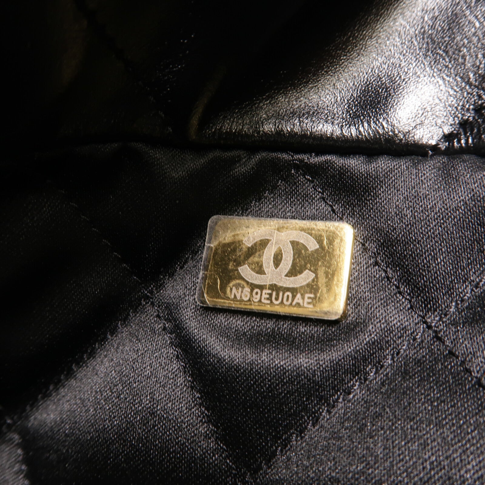 CHANEL 牛皮皮革Chanel 22 Small鏈帶肩背袋
