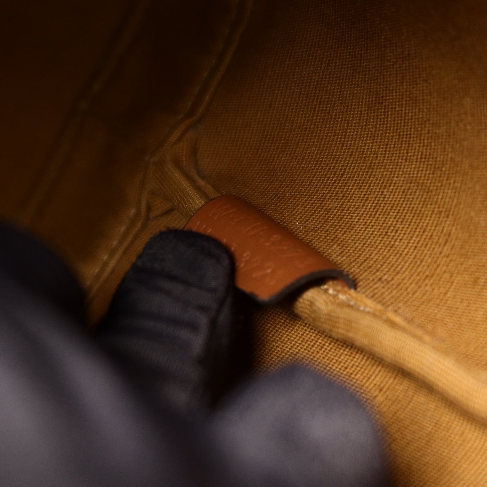 CELINE 塗層帆布Triomphe Bucket Bag Small肩背袋