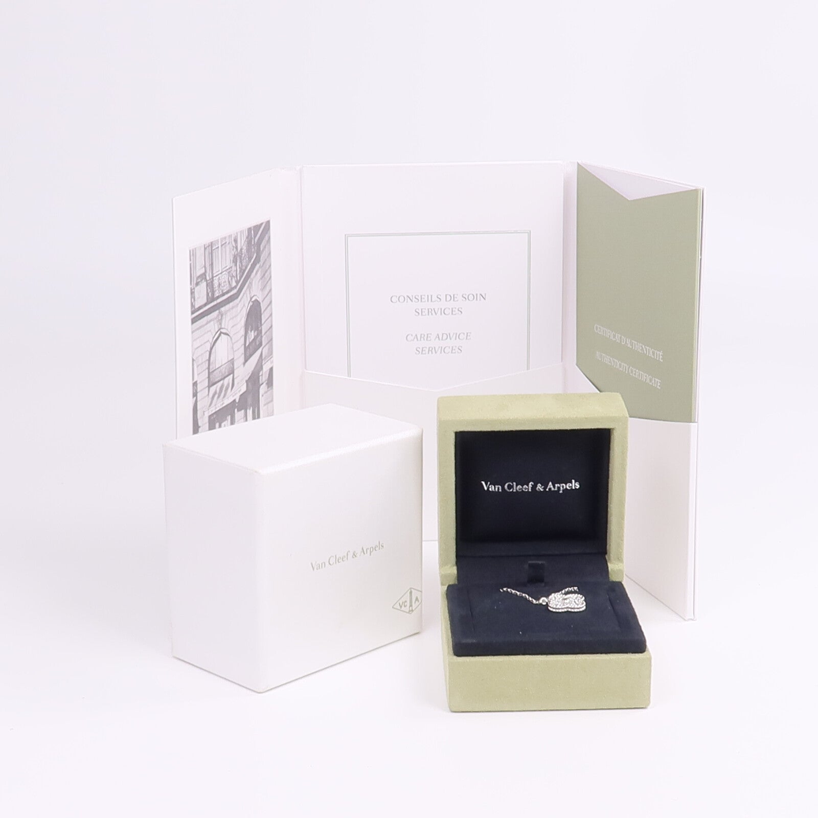 Van Cleef & Arpels 18K白金Vintage Alhambra Pendant鑽石項鍊