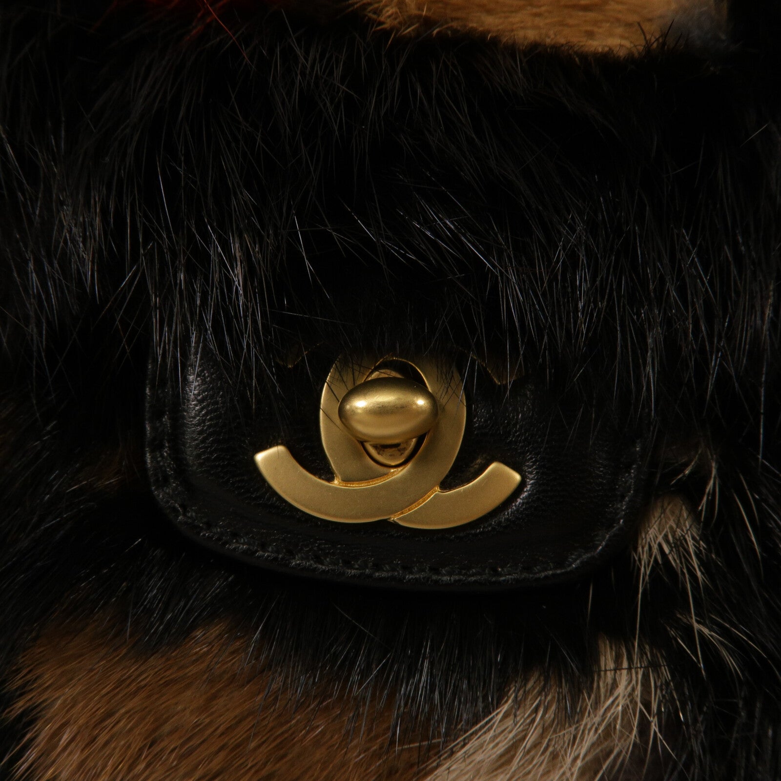 CHANEL 狐狸毛Vintage Flap Bag鏈帶肩背袋