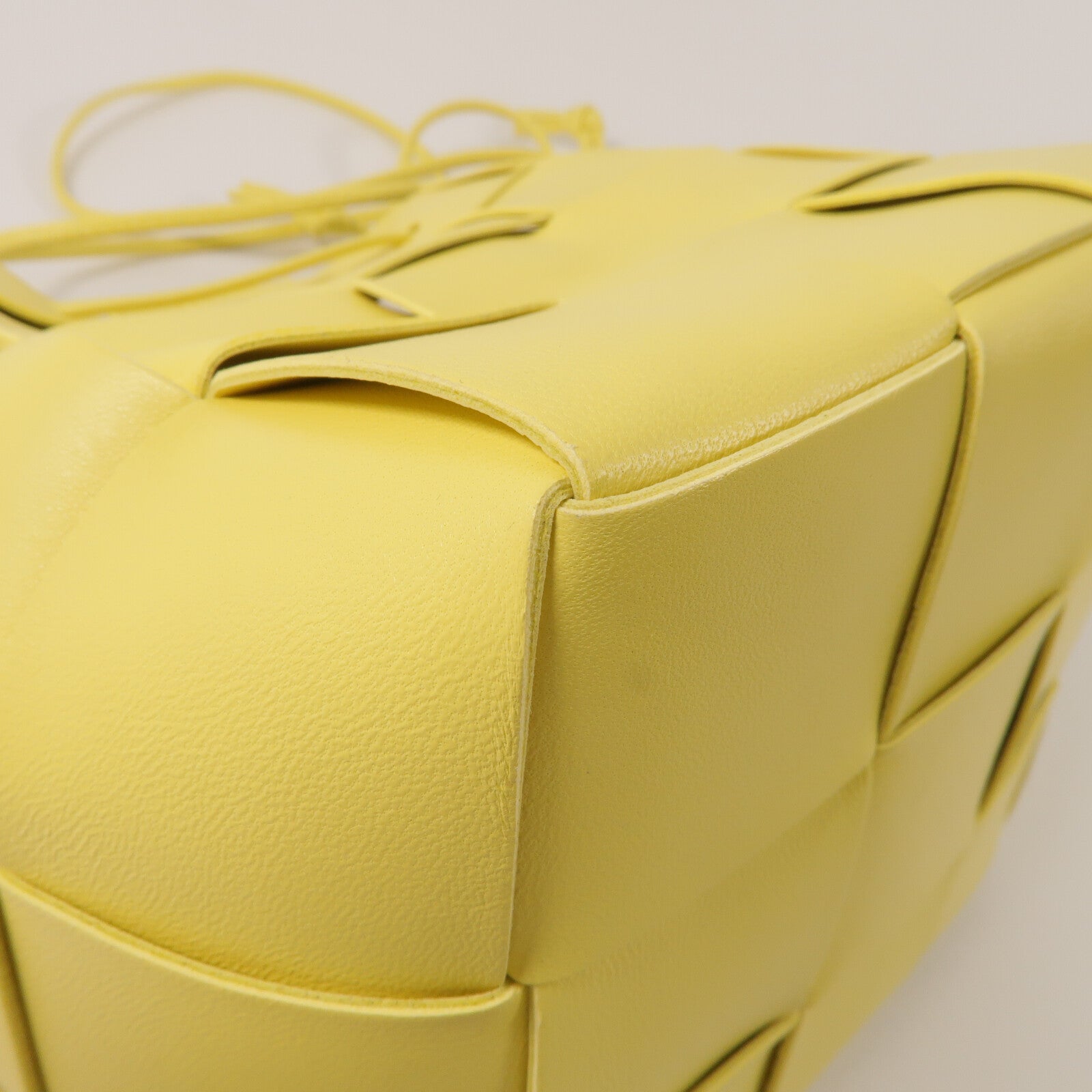 BOTTEGA VENETA 羊皮皮革Cassette Bucket肩背袋