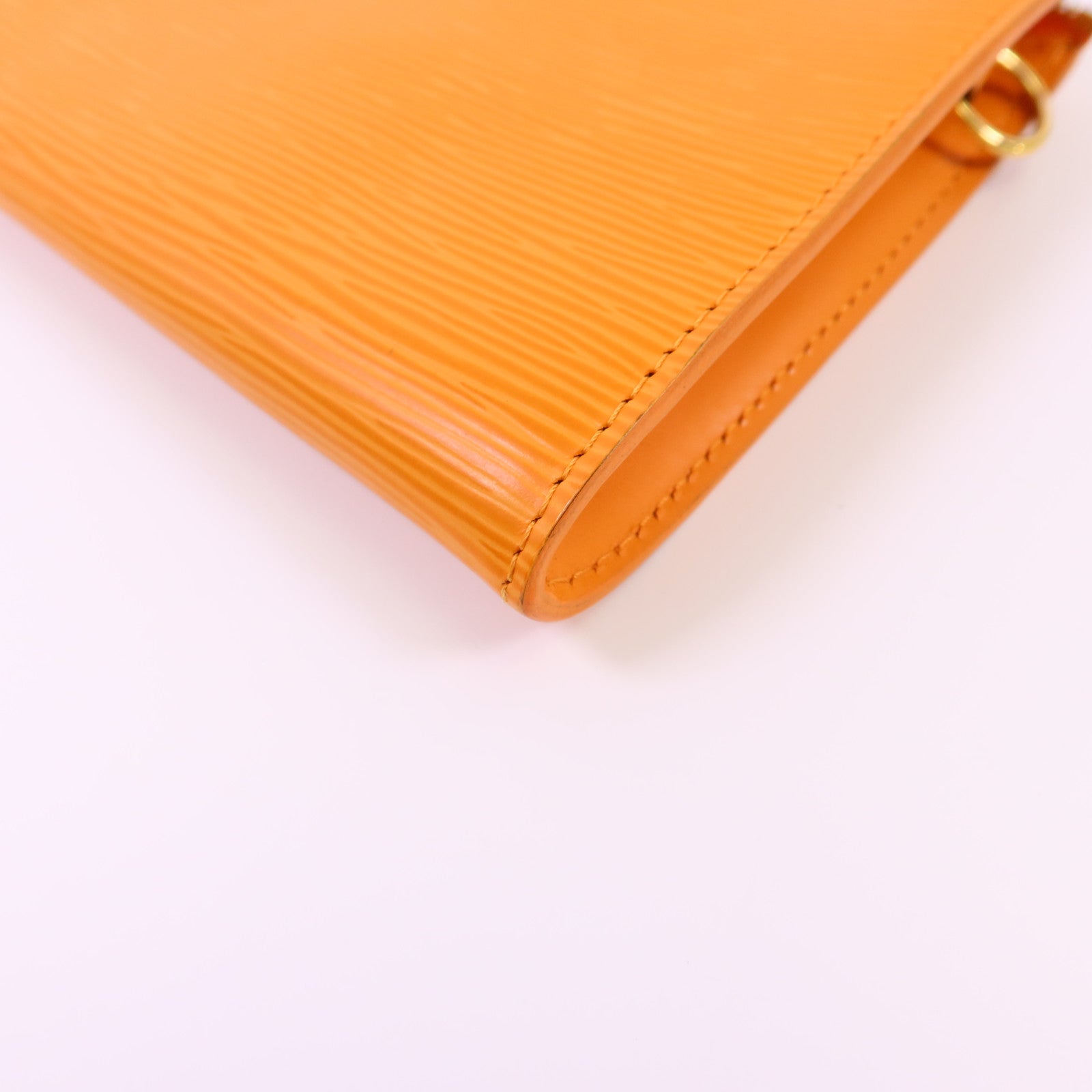 LOUIS VUITTON Epi Pochette Accessoires金扣肩背袋