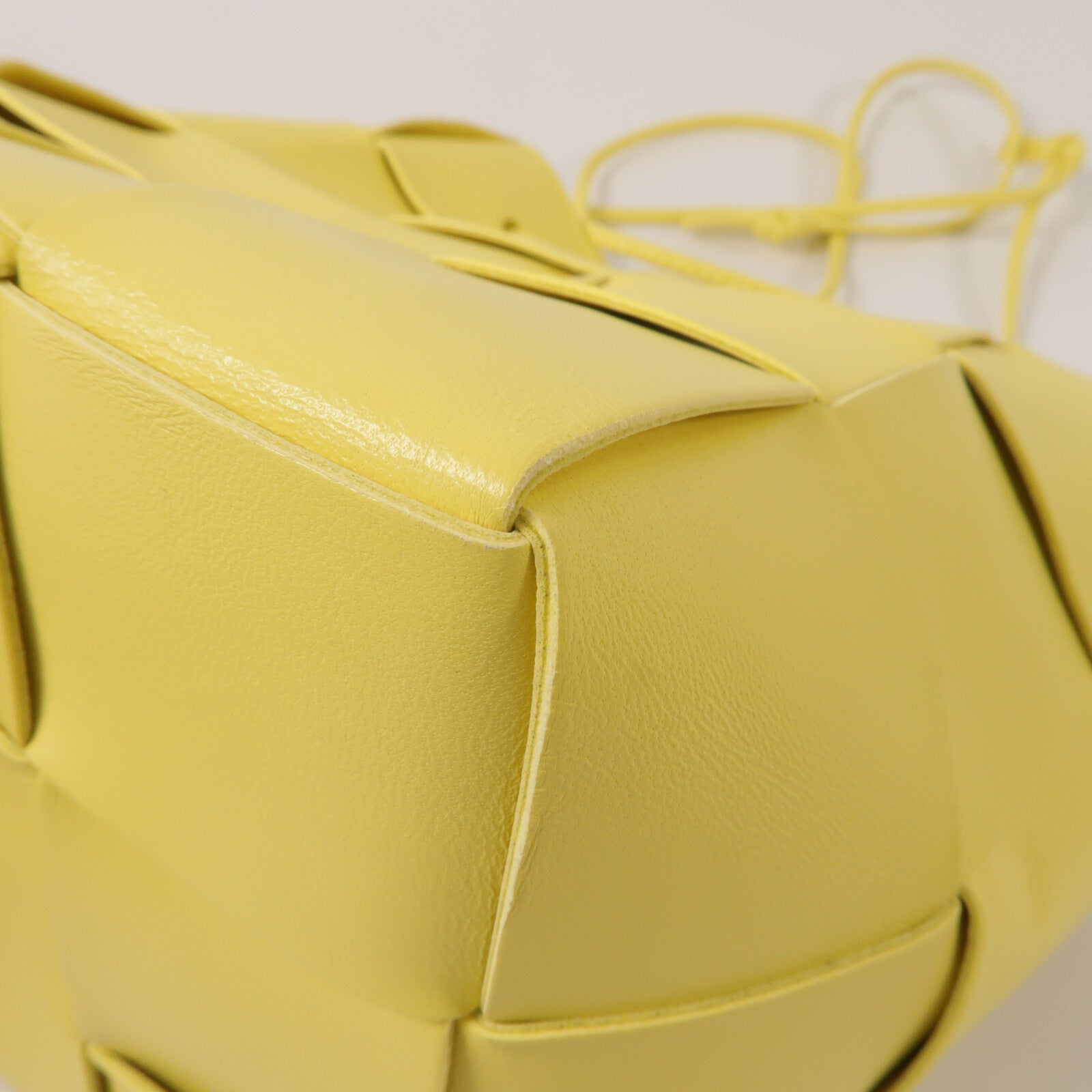 BOTTEGA VENETA 羊皮皮革Cassette Bucket肩背袋