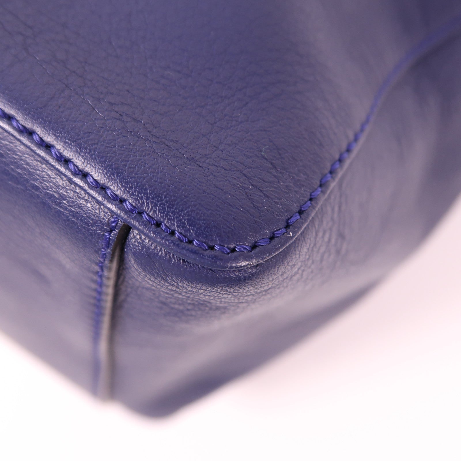 LOEWE 牛皮皮革Shoulder Bag銀扣鏈帶肩背袋