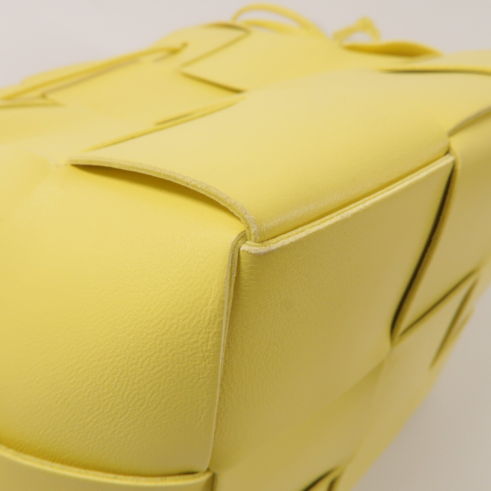 BOTTEGA VENETA 羊皮皮革Cassette Bucket肩背袋