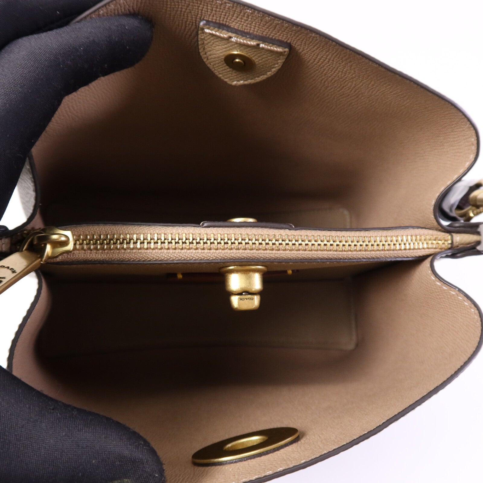 COACH 牛皮皮革Shoulder Bag金扣肩背袋