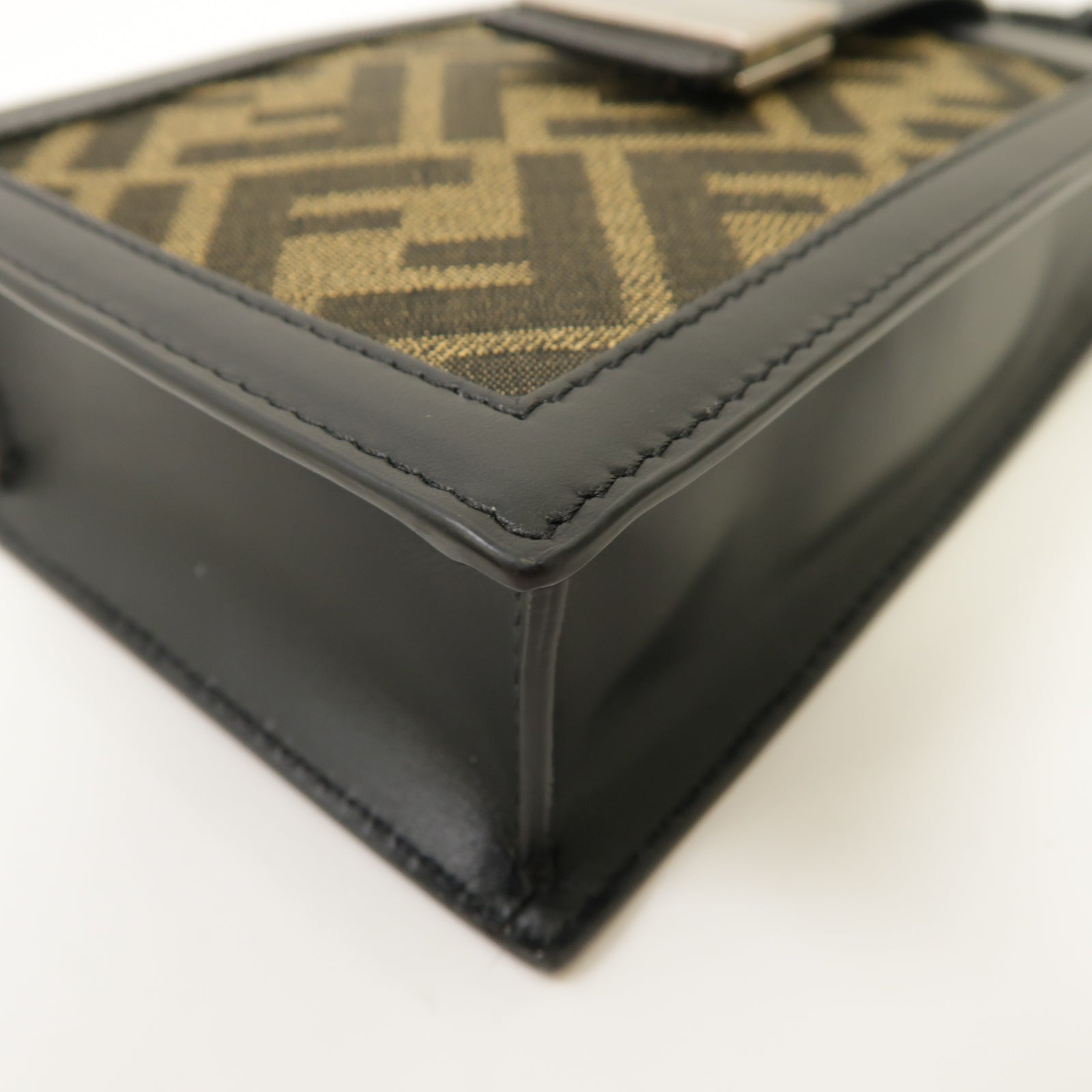 FENDI 牛皮皮革/帆布FF Logo Smartphone Bag 2 Way Bag銀扣手挽肩背兩用袋