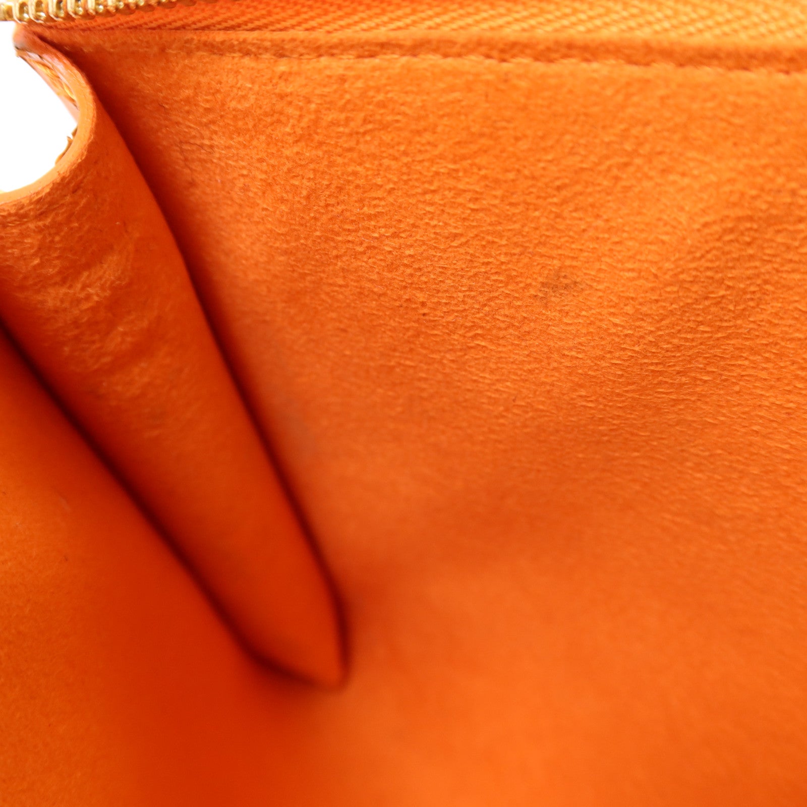 LOUIS VUITTON Epi Pochette Accessoires金扣肩背袋