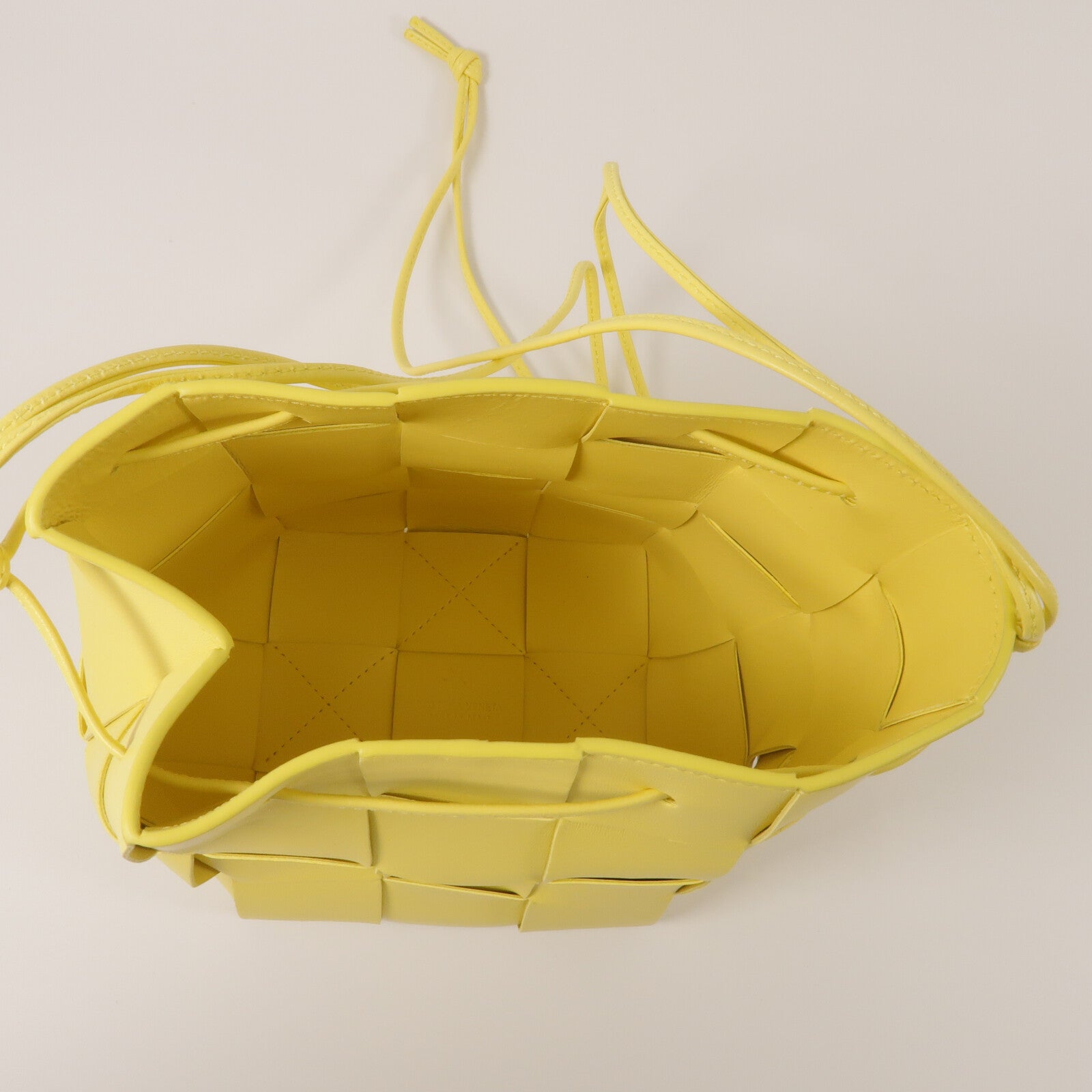 BOTTEGA VENETA 羊皮皮革Cassette Bucket肩背袋