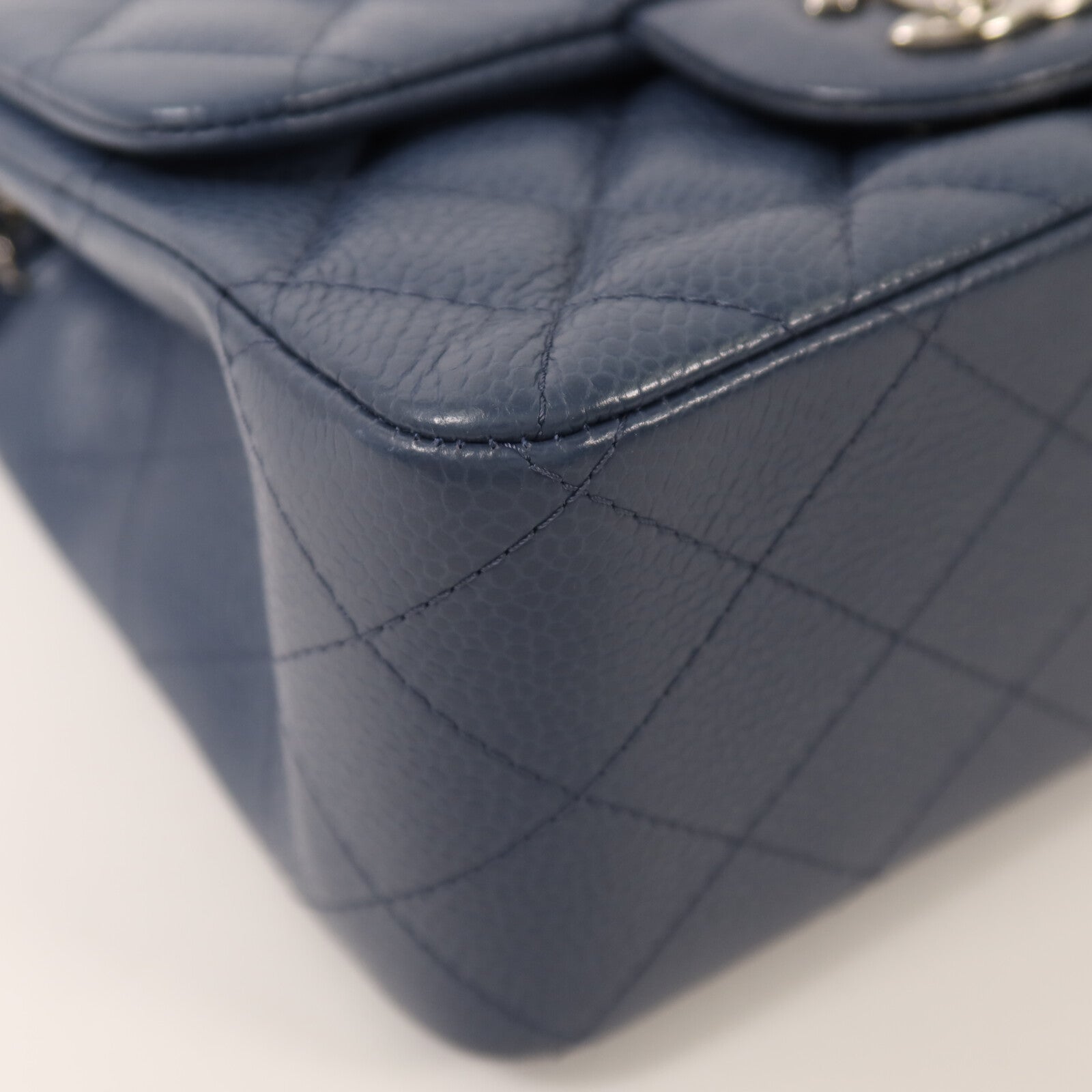 CHANEL 牛皮皮革Mini Classic 17銀扣鏈帶肩背袋