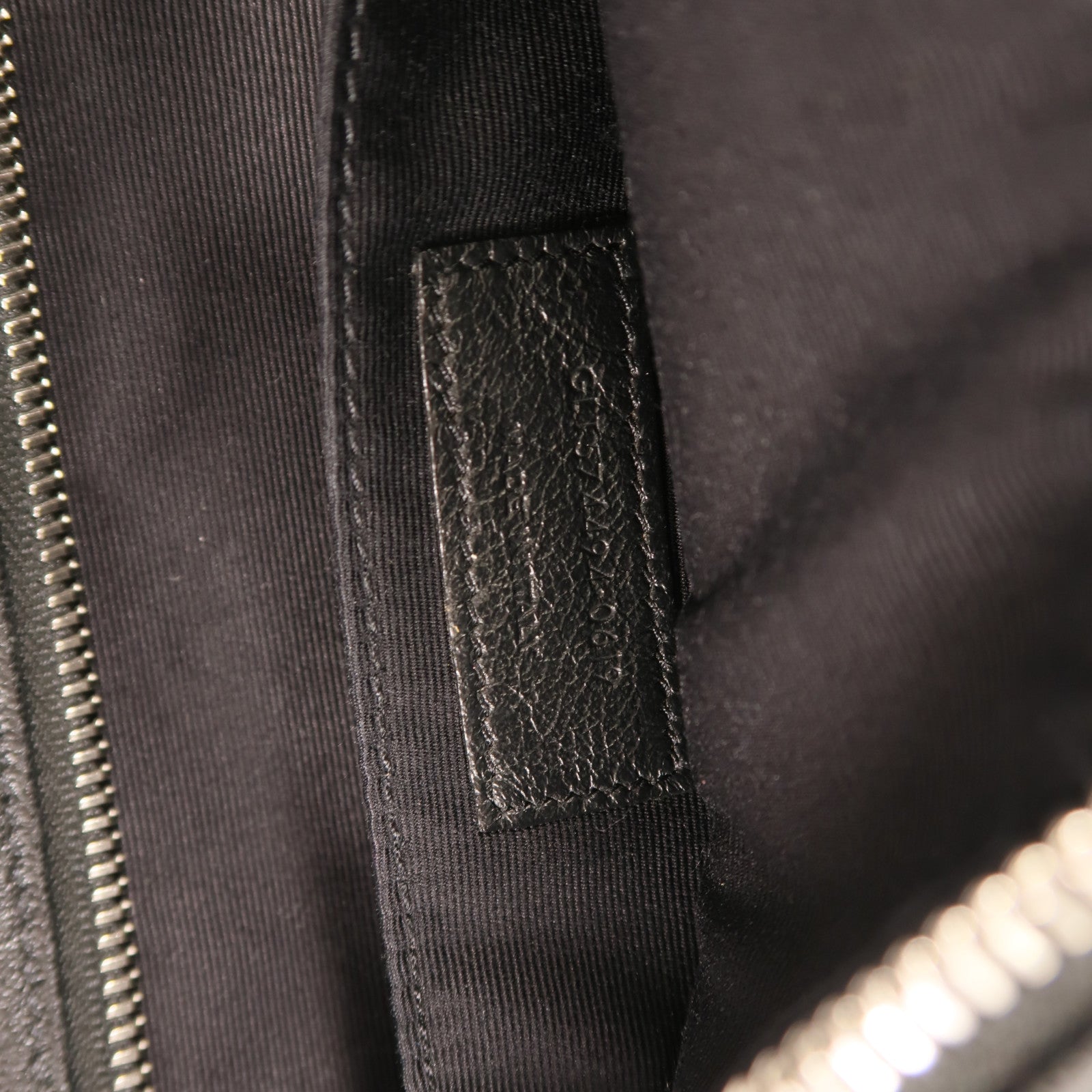 SAINT LAURENT 牛皮皮革Lou Camera Bag銀扣肩背袋