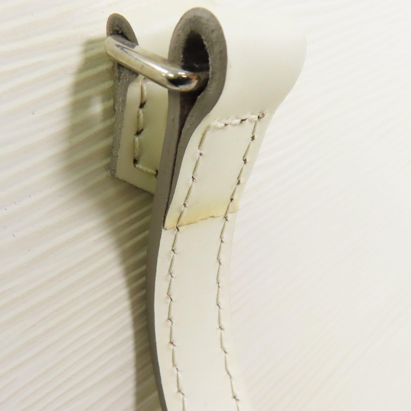 LOUIS VUITTON Epi Madeleine PM金扣肩背袋白色