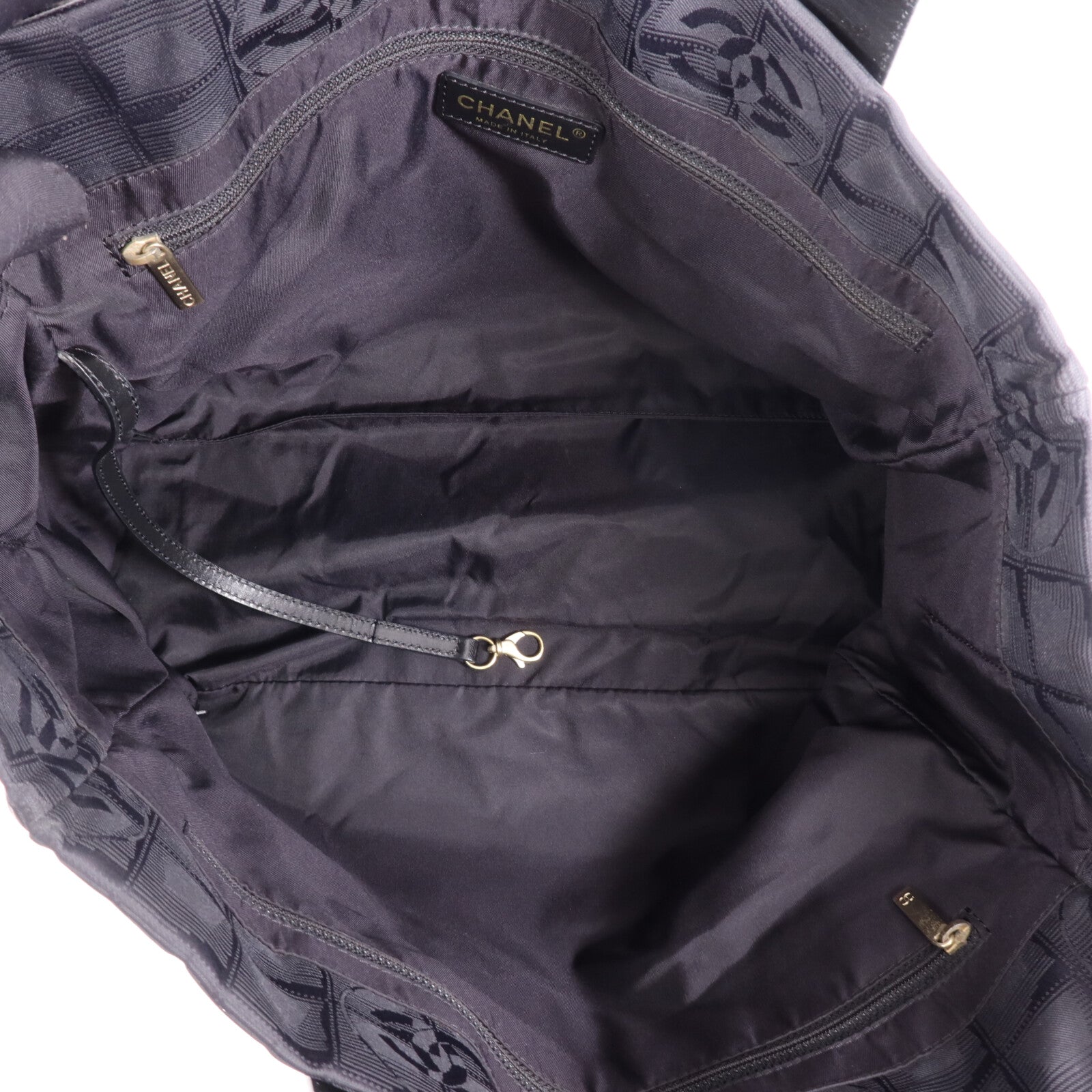 CHANEL 尼龍New Travel Line Tote金扣手挽袋