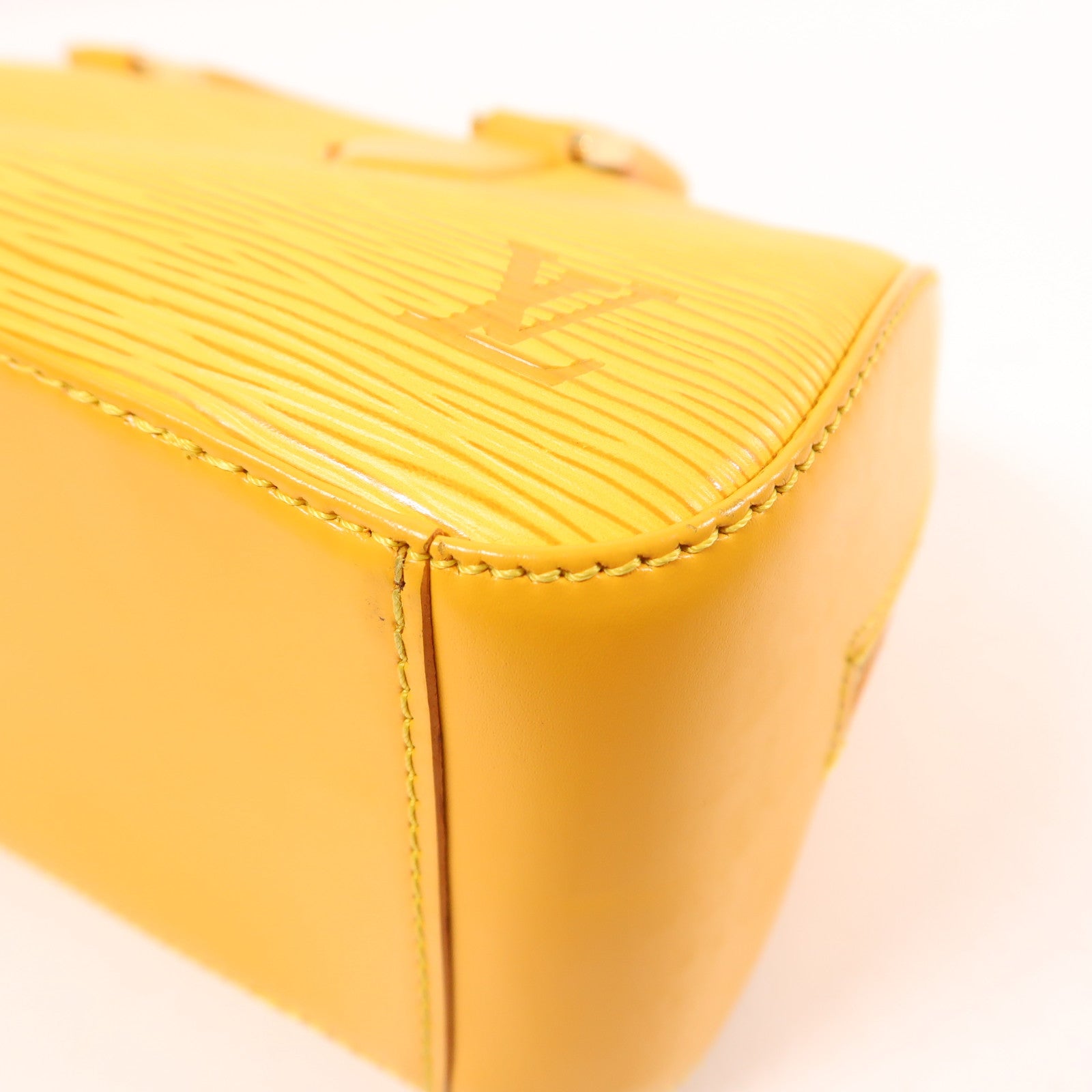 LOUIS VUITTON Epi Jasmine金扣手挽袋