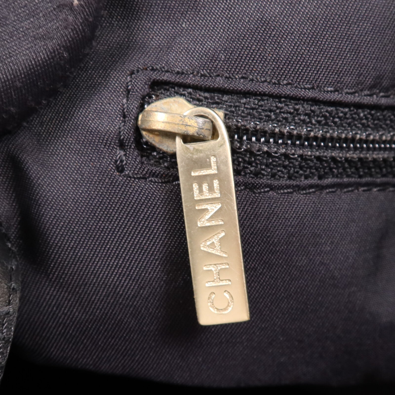 CHANEL 尼龍New Travel Line Tote金扣手挽袋