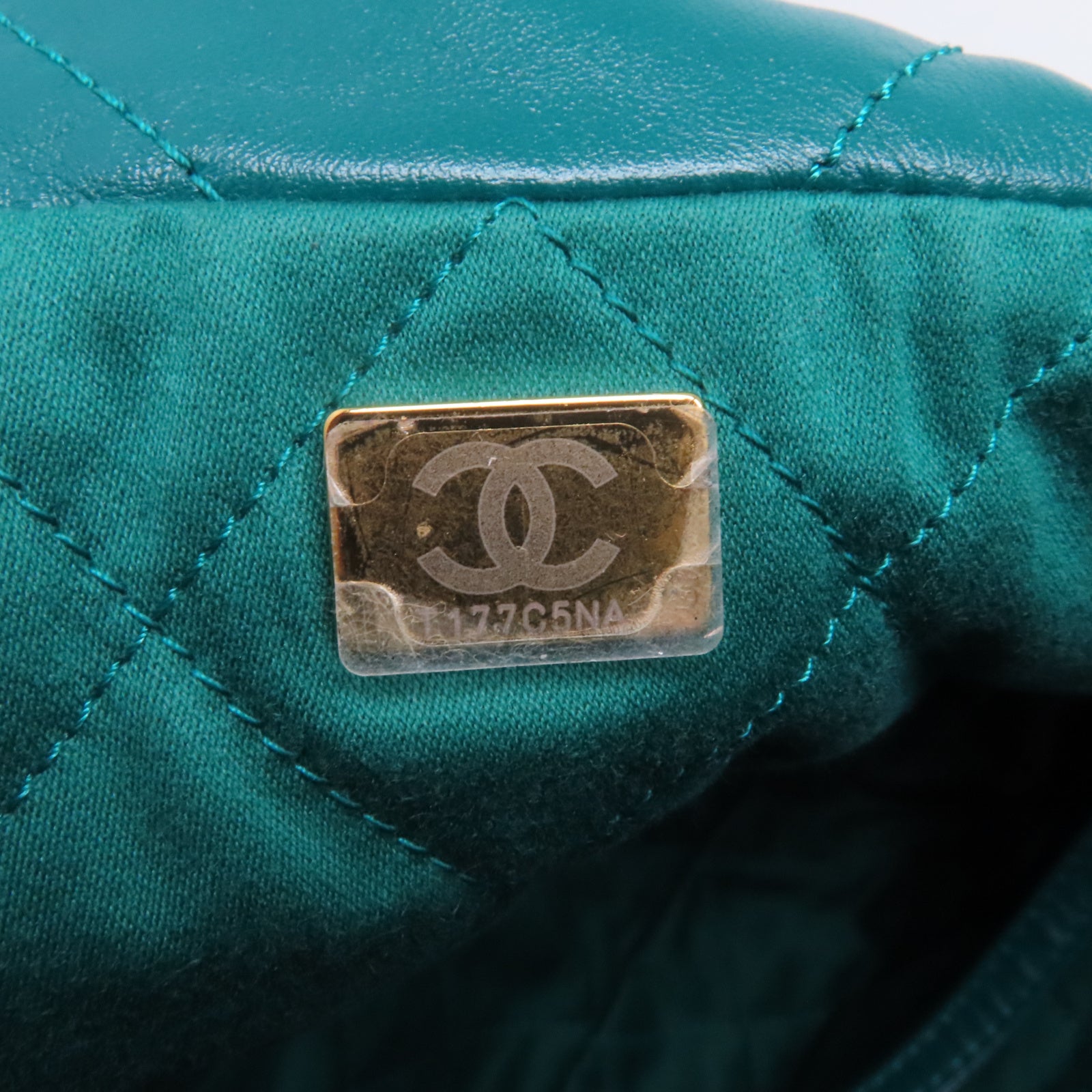 CHANEL 菱格牛皮皮革C22金扣鏈帶肩背袋綠色
