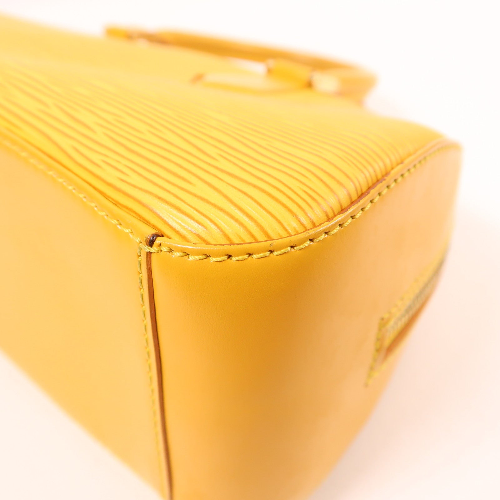 LOUIS VUITTON Epi Jasmine金扣手挽袋