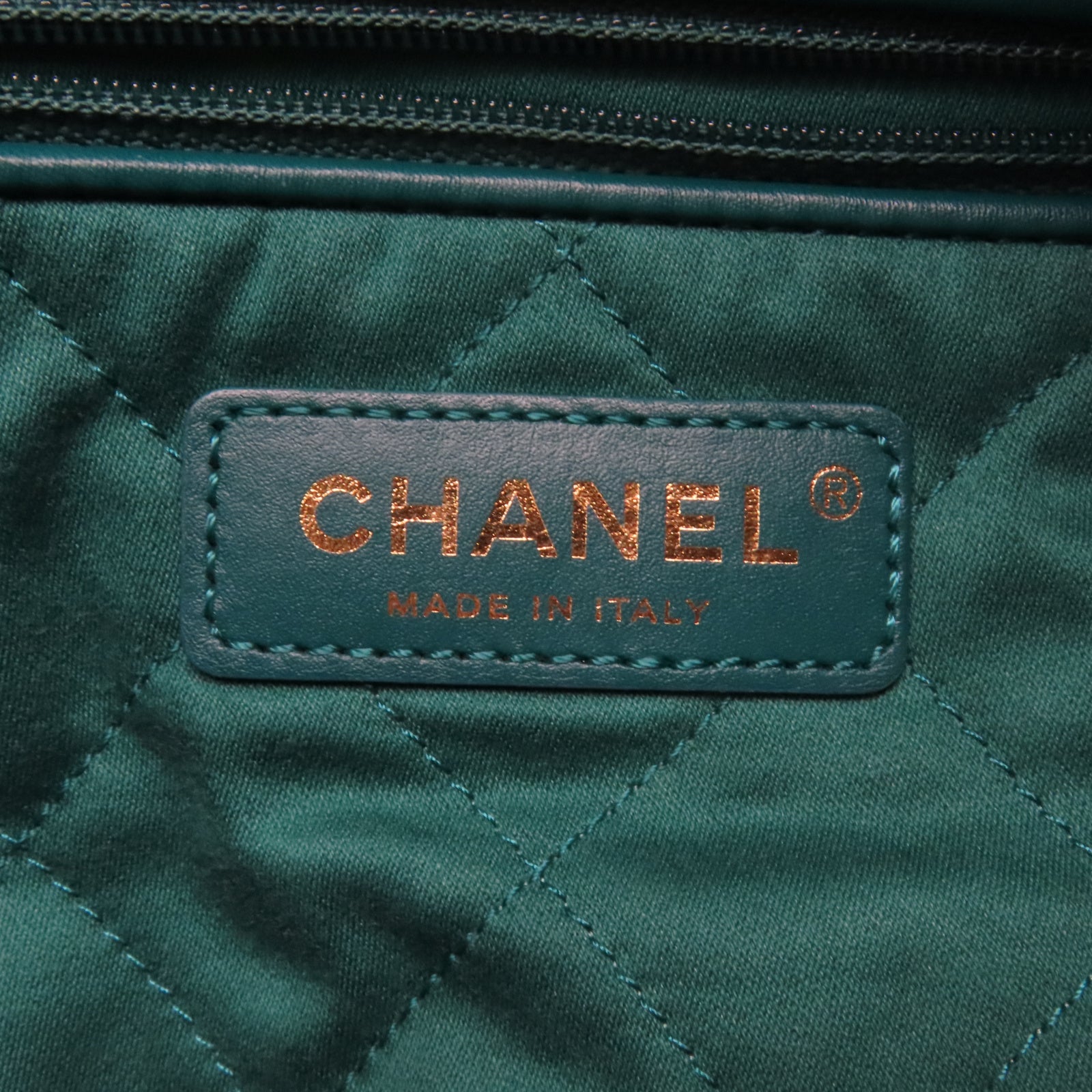 CHANEL 菱格牛皮皮革C22金扣鏈帶肩背袋綠色