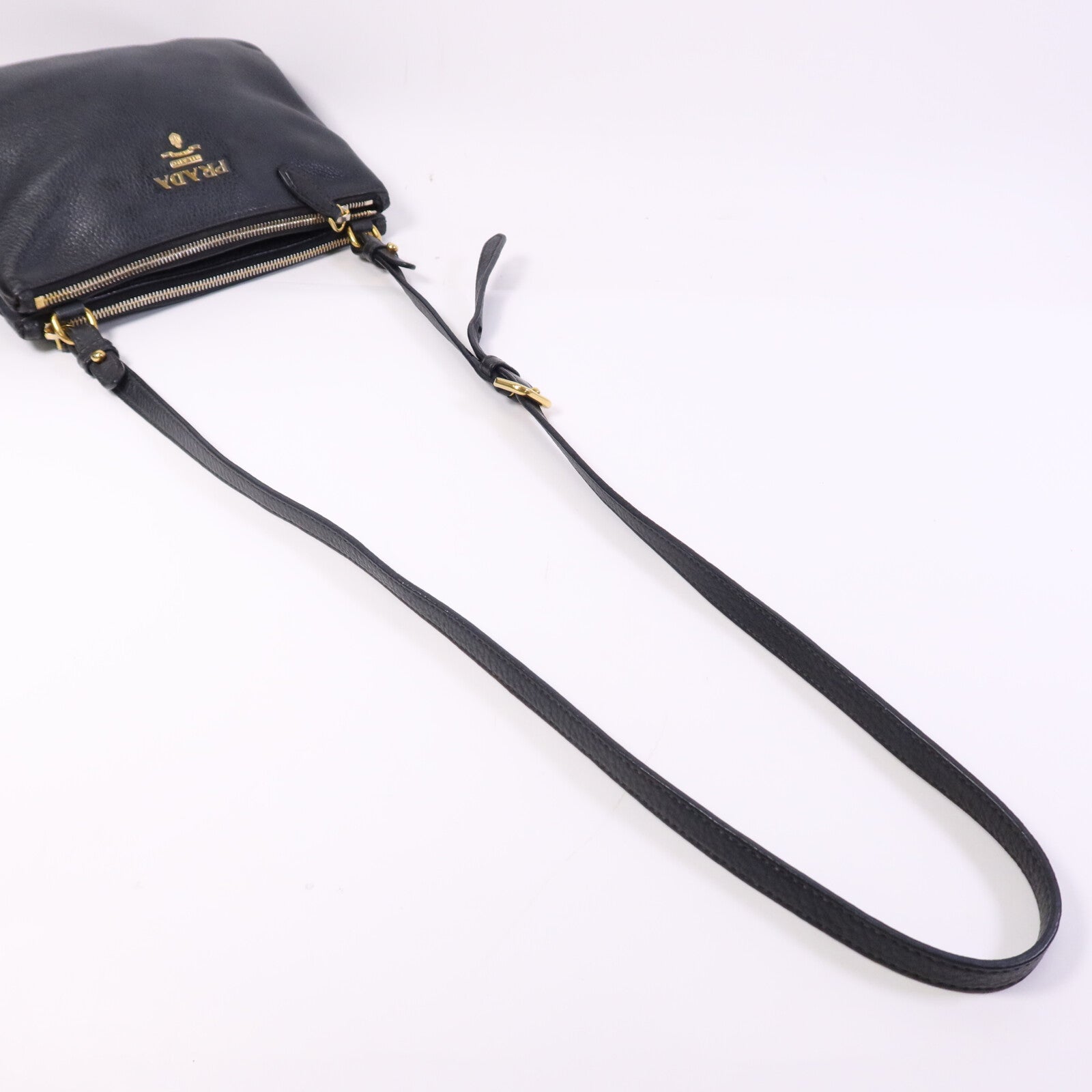 PRADA 牛皮皮革Shoulder Bag金扣肩背袋