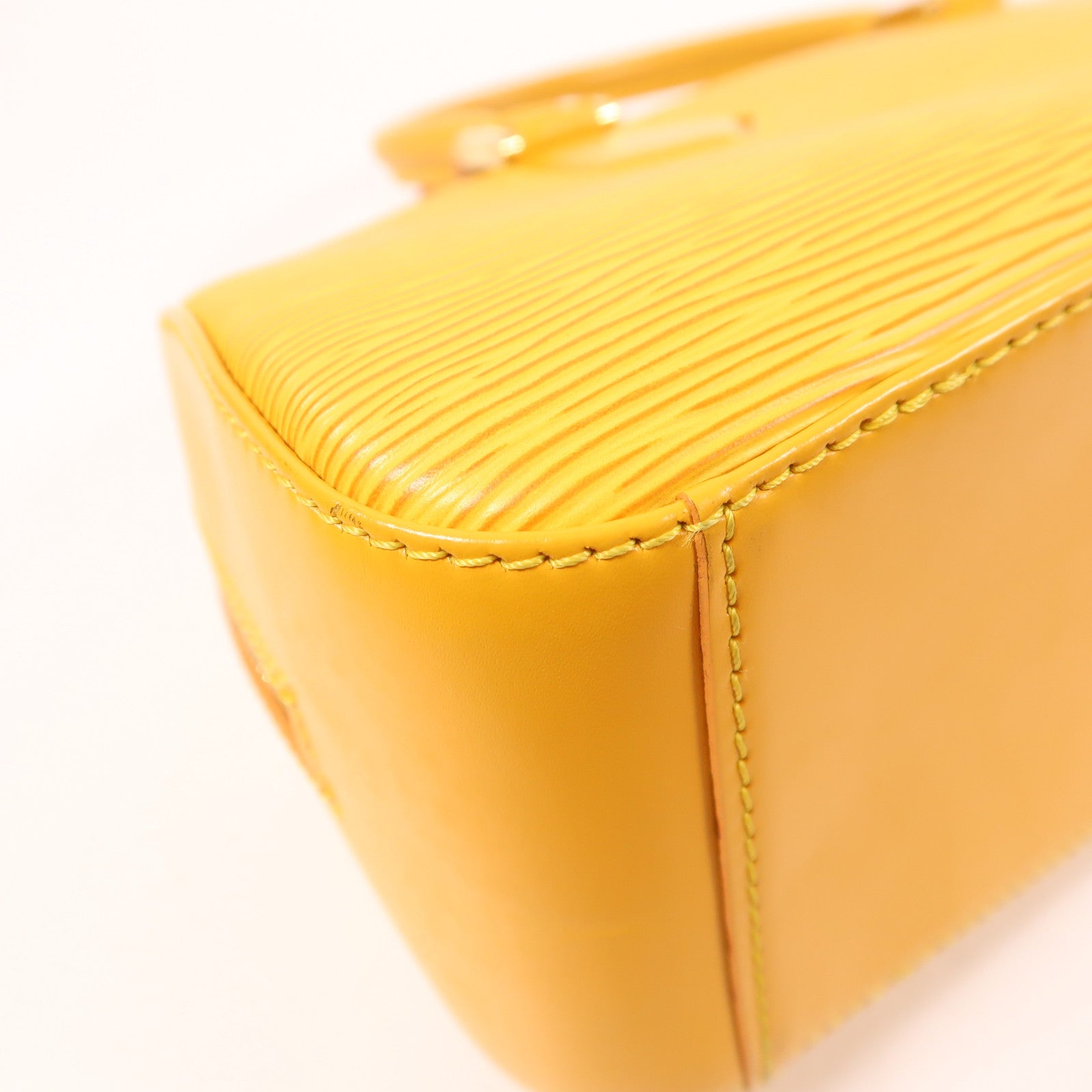 LOUIS VUITTON Epi Jasmine金扣手挽袋