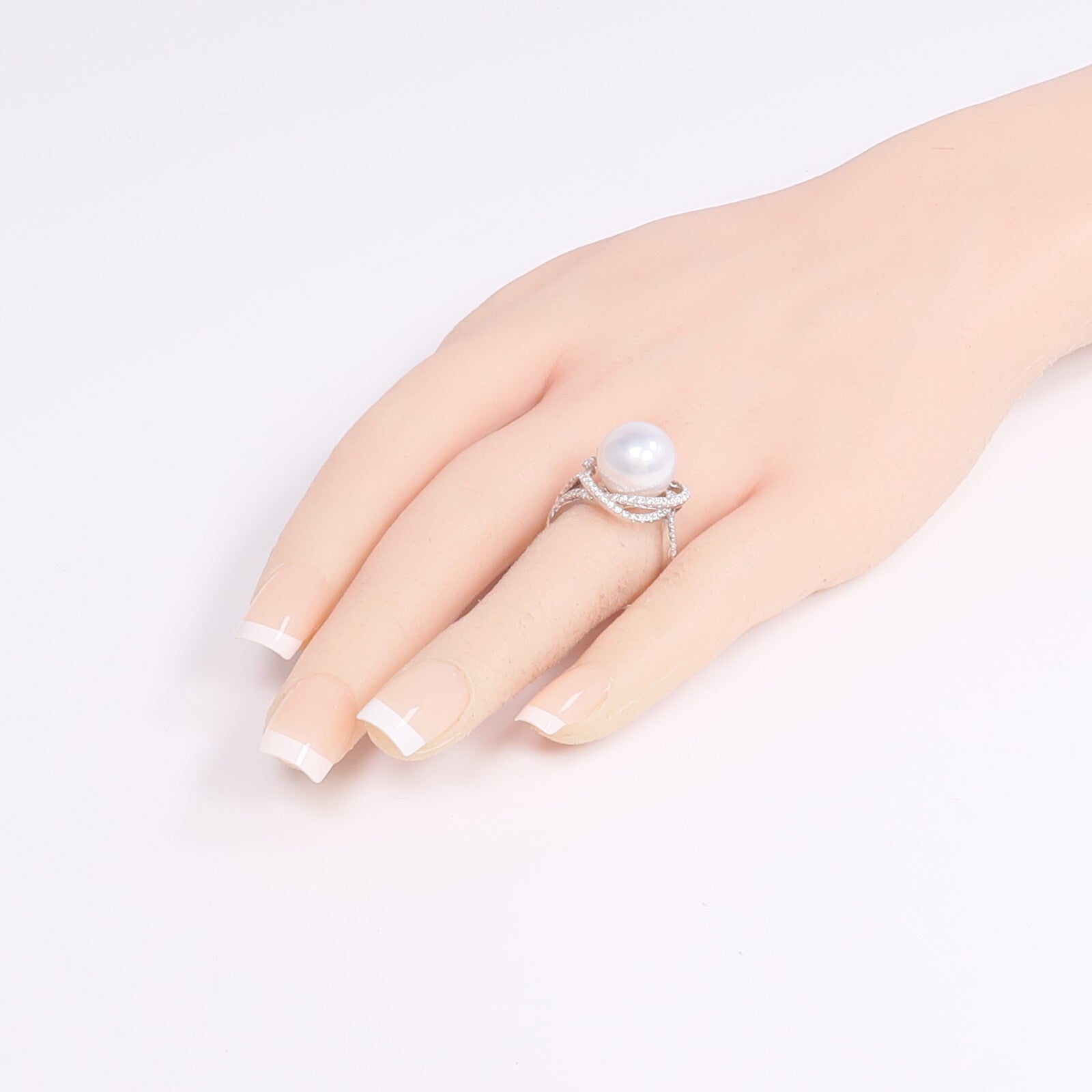 Pomellato 18K白金Pearl Diamond Ring珍珠/鑽石戒指