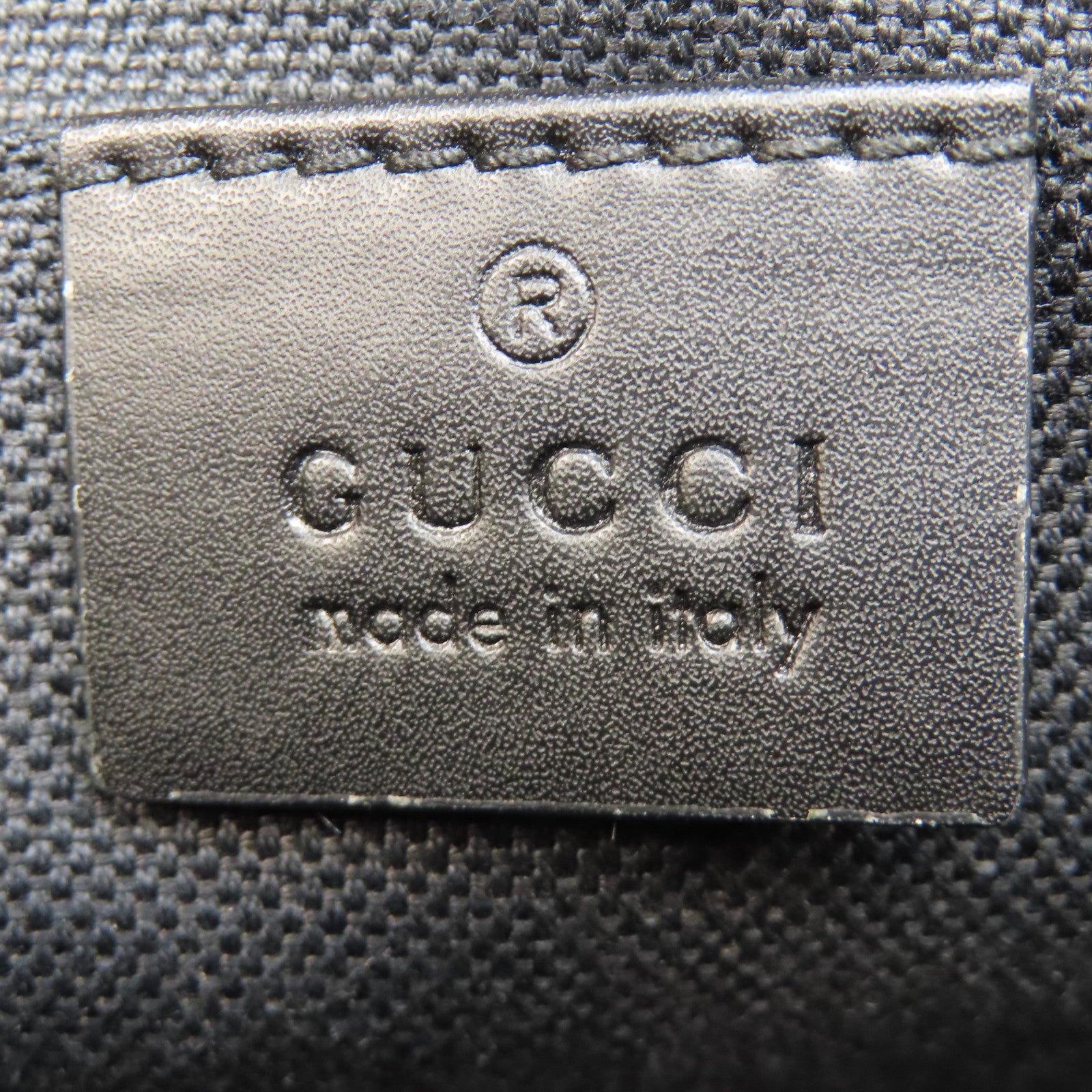 GUCCI 塗層帆布GG Supreme Shoulder Bag銀扣肩背袋黑色