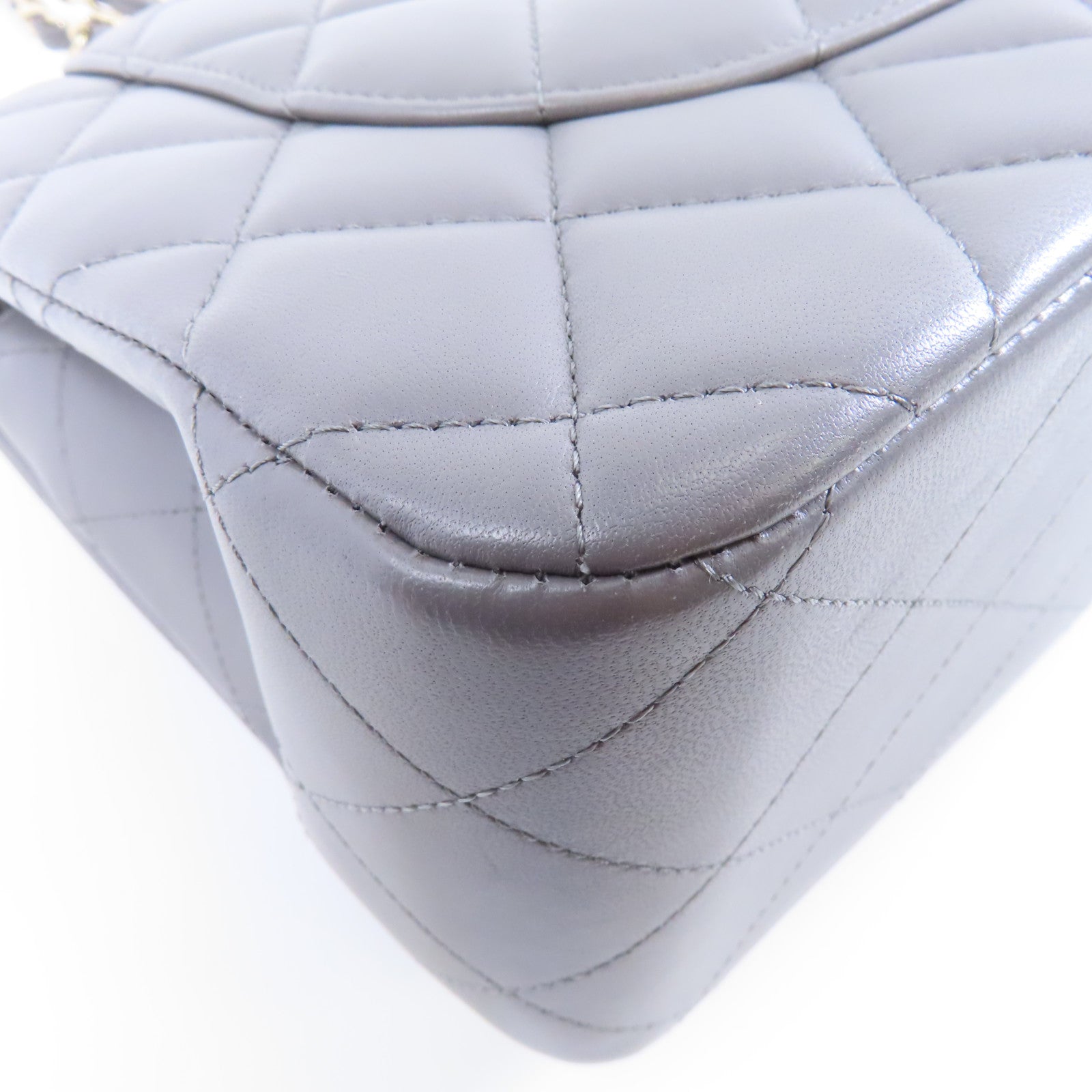 CHANEL 菱格羊皮皮革Classic金扣鏈帶肩背袋灰色