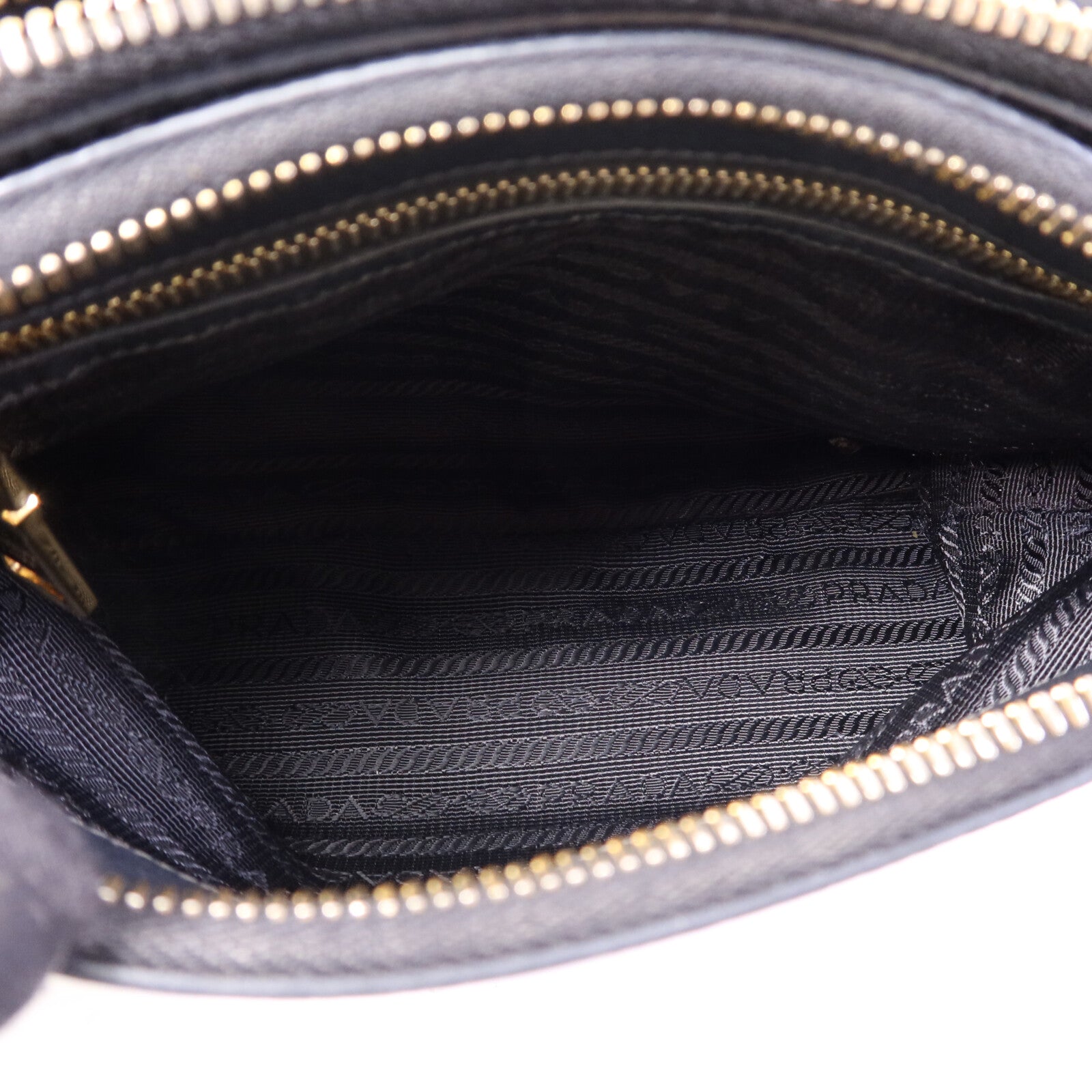 PRADA 牛皮皮革Shoulder Bag金扣肩背袋