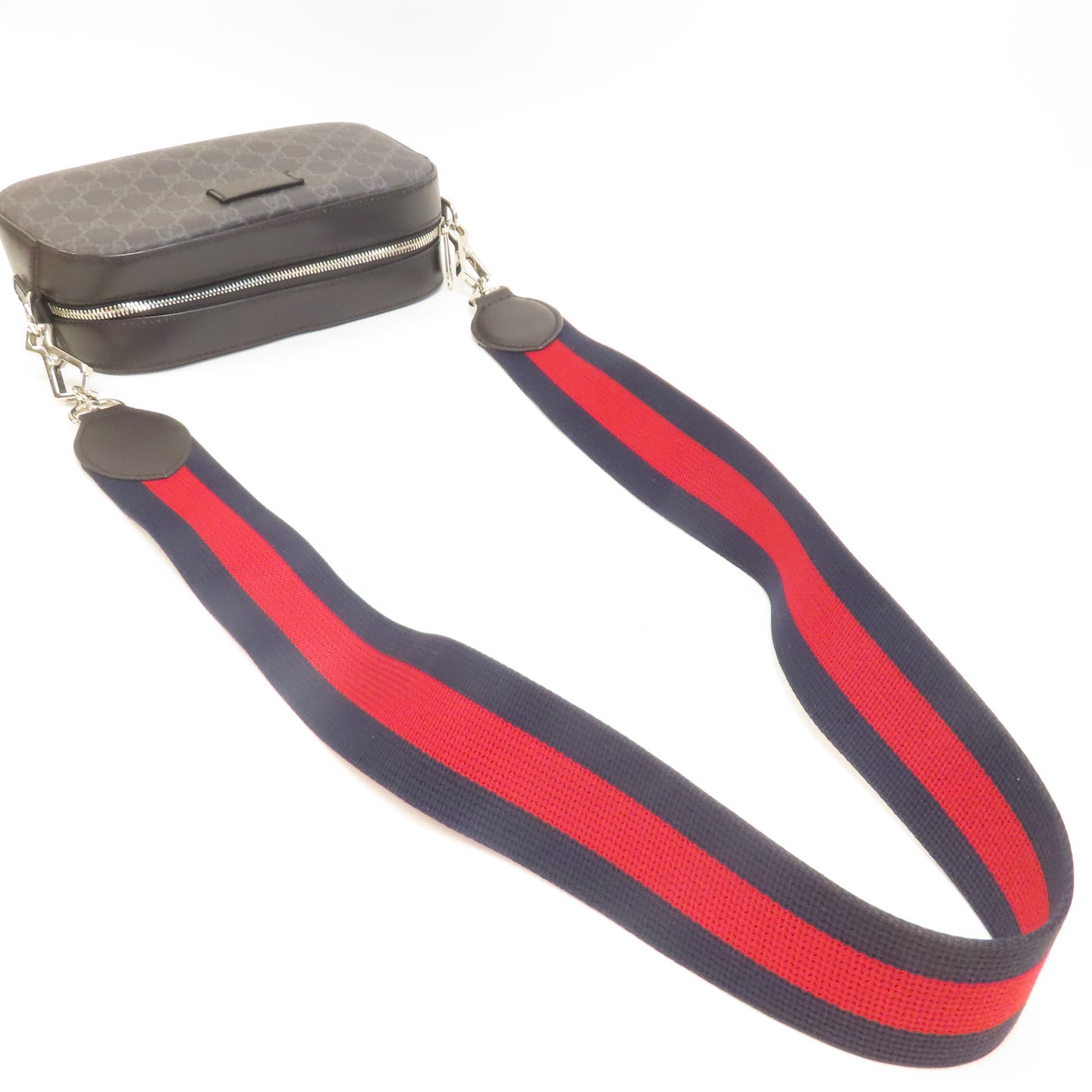 GUCCI 塗層帆布GG Supreme Shoulder Bag銀扣肩背袋黑色