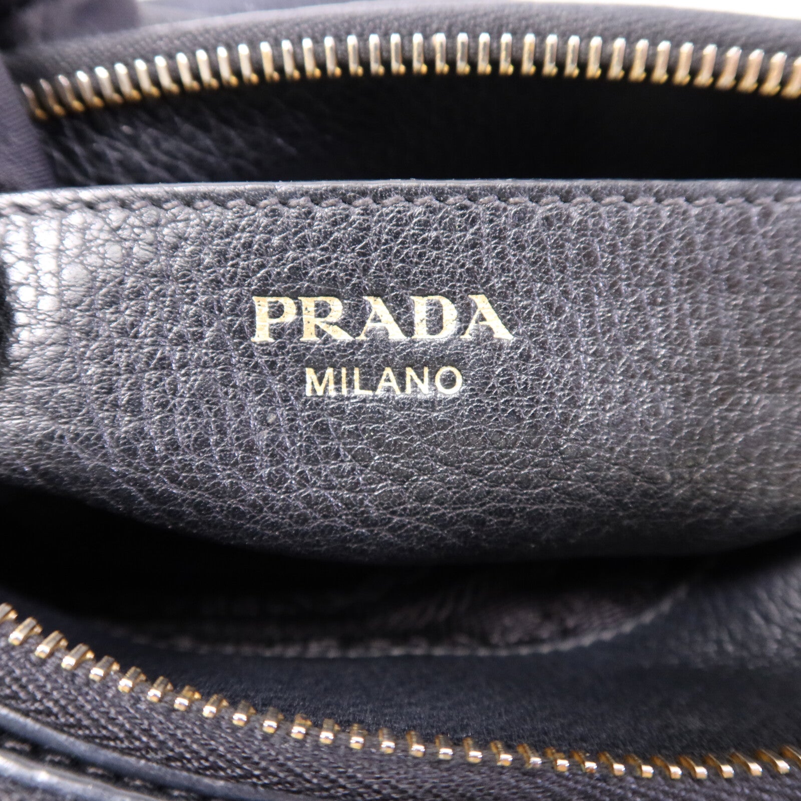 PRADA 牛皮皮革Shoulder Bag金扣肩背袋
