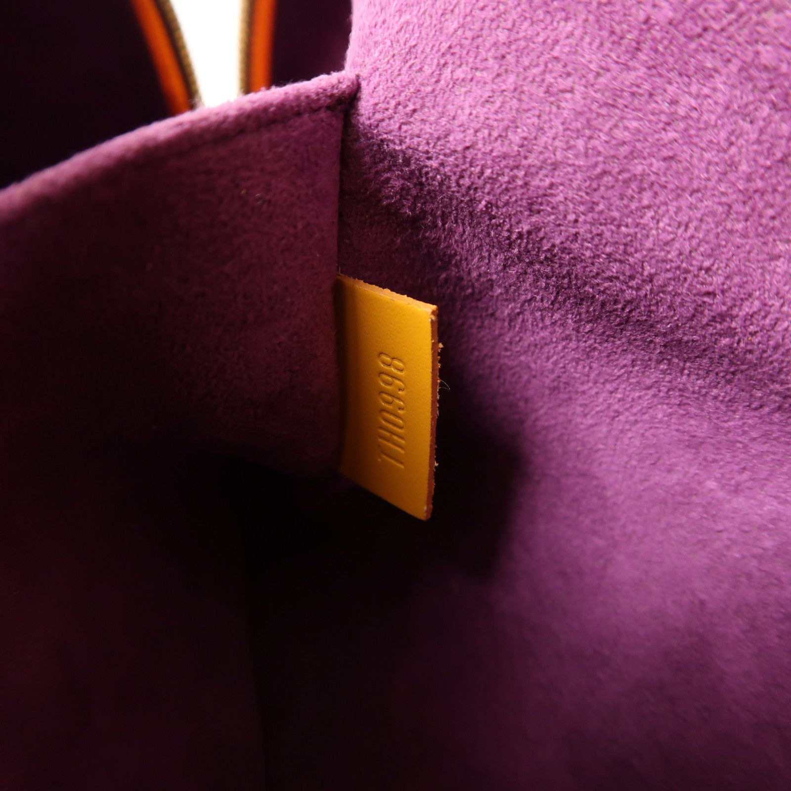 LOUIS VUITTON Epi Jasmine金扣手挽袋