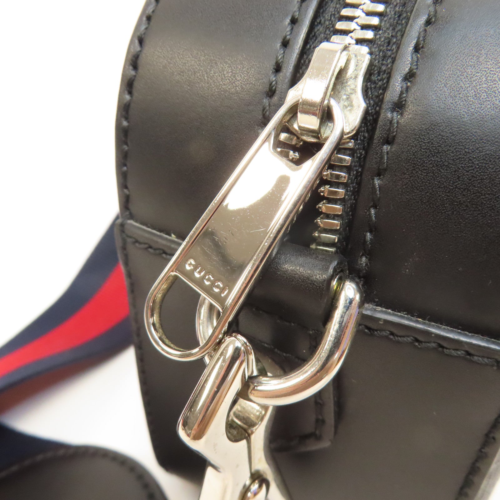 GUCCI 塗層帆布GG Supreme Shoulder Bag銀扣肩背袋黑色