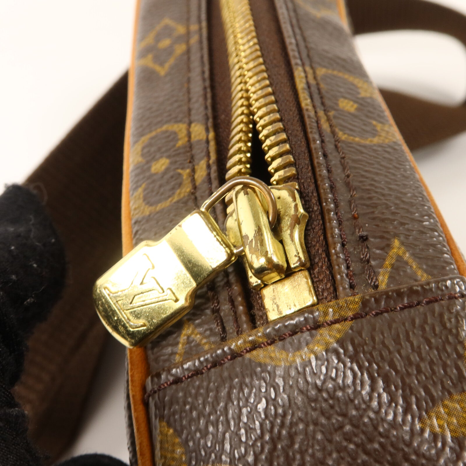 LOUIS VUITTON Monogram Pochette Gange金扣肩背袋