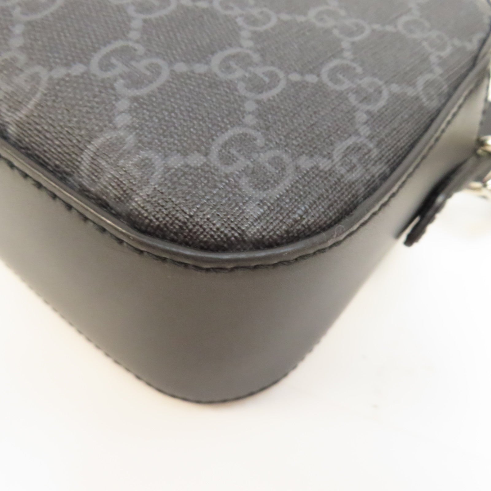 GUCCI 塗層帆布GG Supreme Shoulder Bag銀扣肩背袋黑色