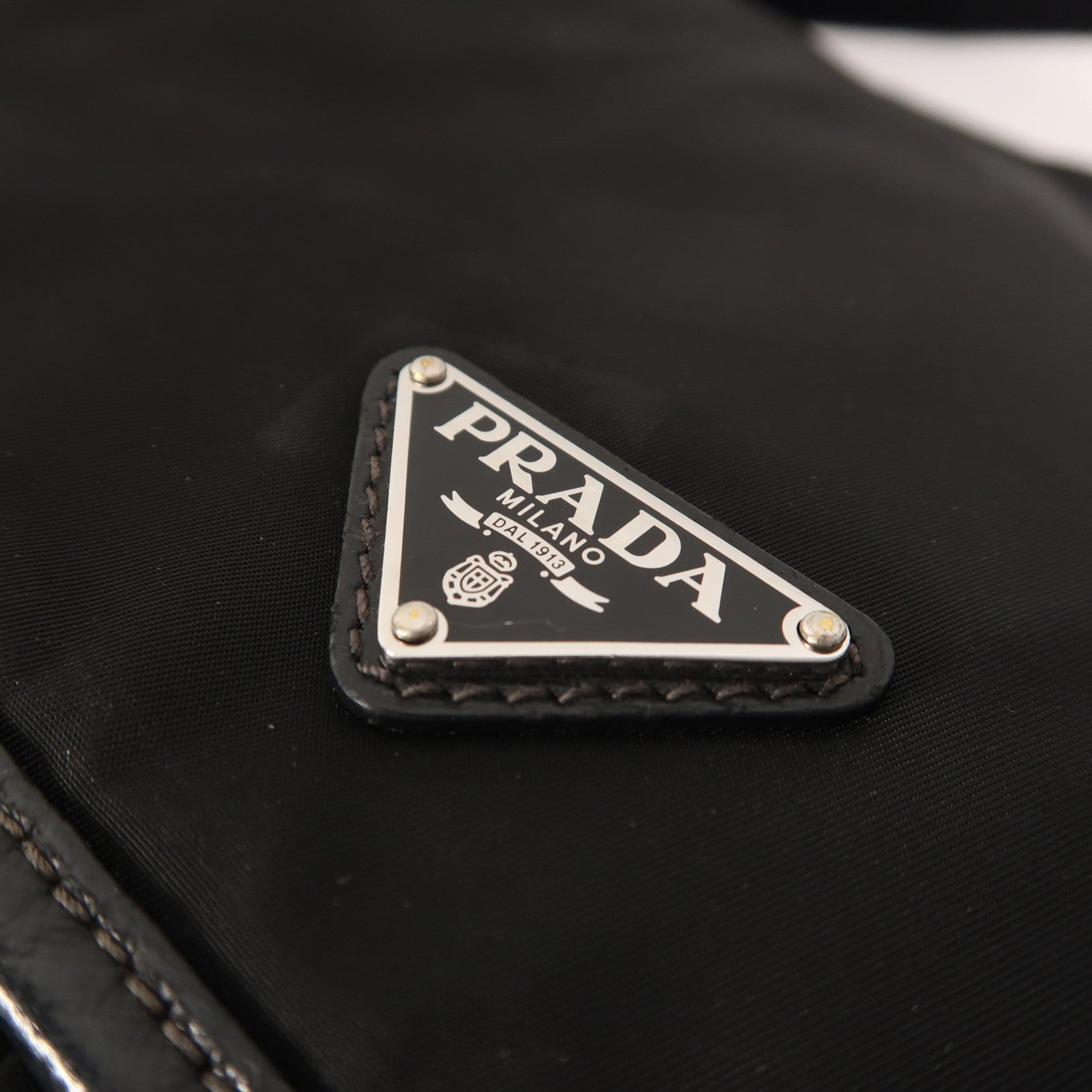 PRADA 尼龍Messenger Bag銀扣肩背袋