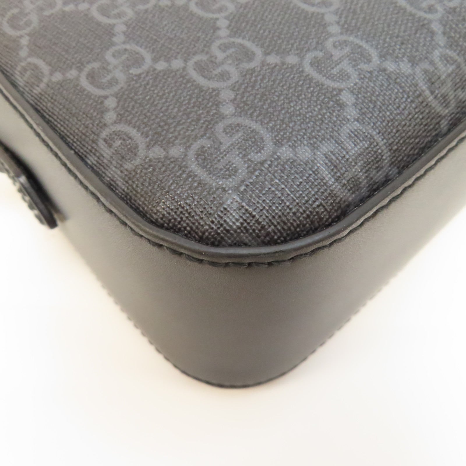 GUCCI 塗層帆布GG Supreme Shoulder Bag銀扣肩背袋黑色