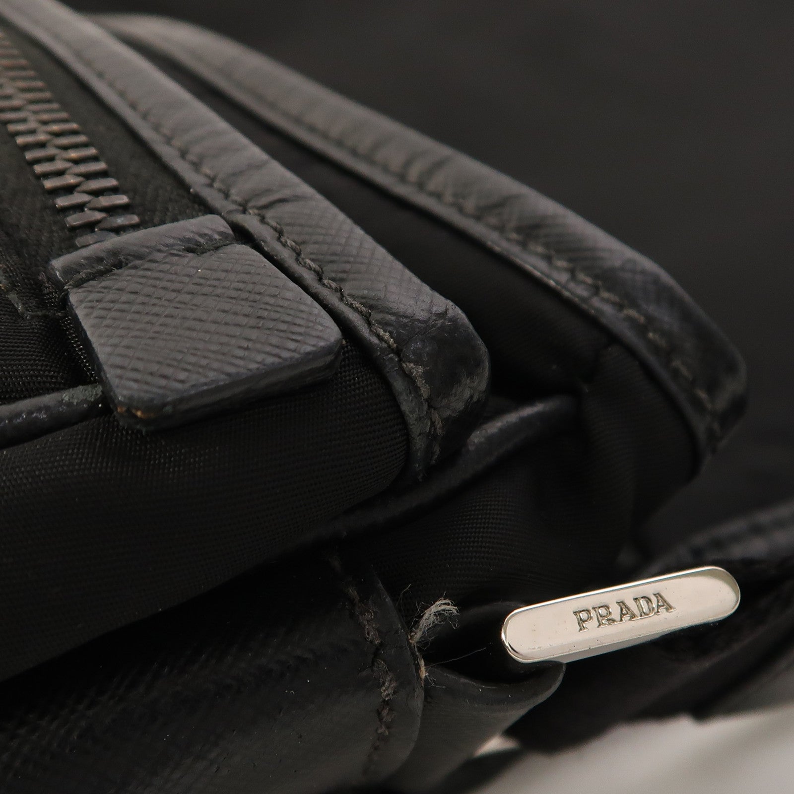 PRADA 尼龍Messenger Bag銀扣肩背袋