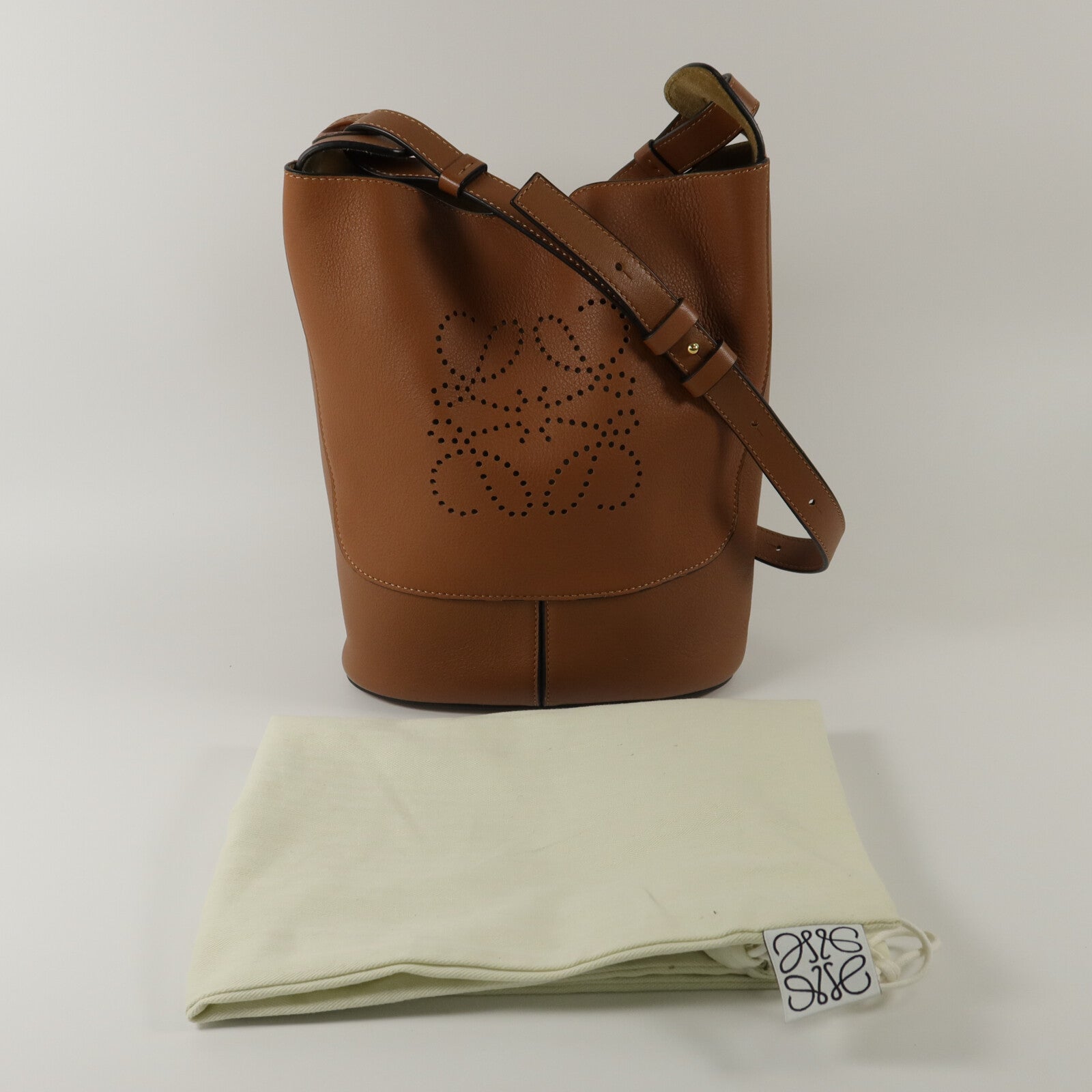 LOEWE 牛皮皮革Hobo Anagram Small肩背袋