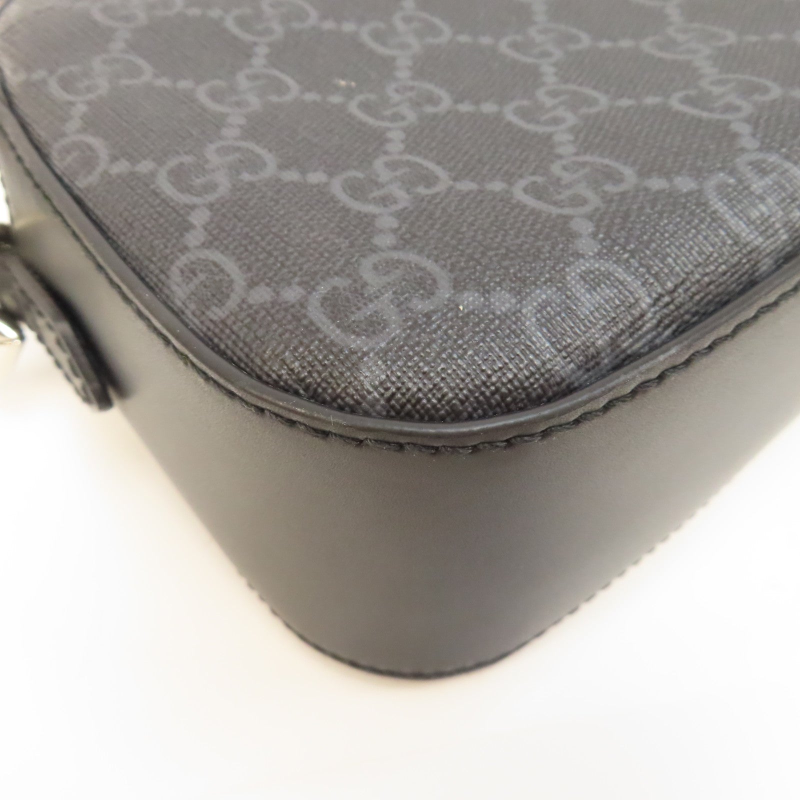 GUCCI 塗層帆布GG Supreme Shoulder Bag銀扣肩背袋黑色