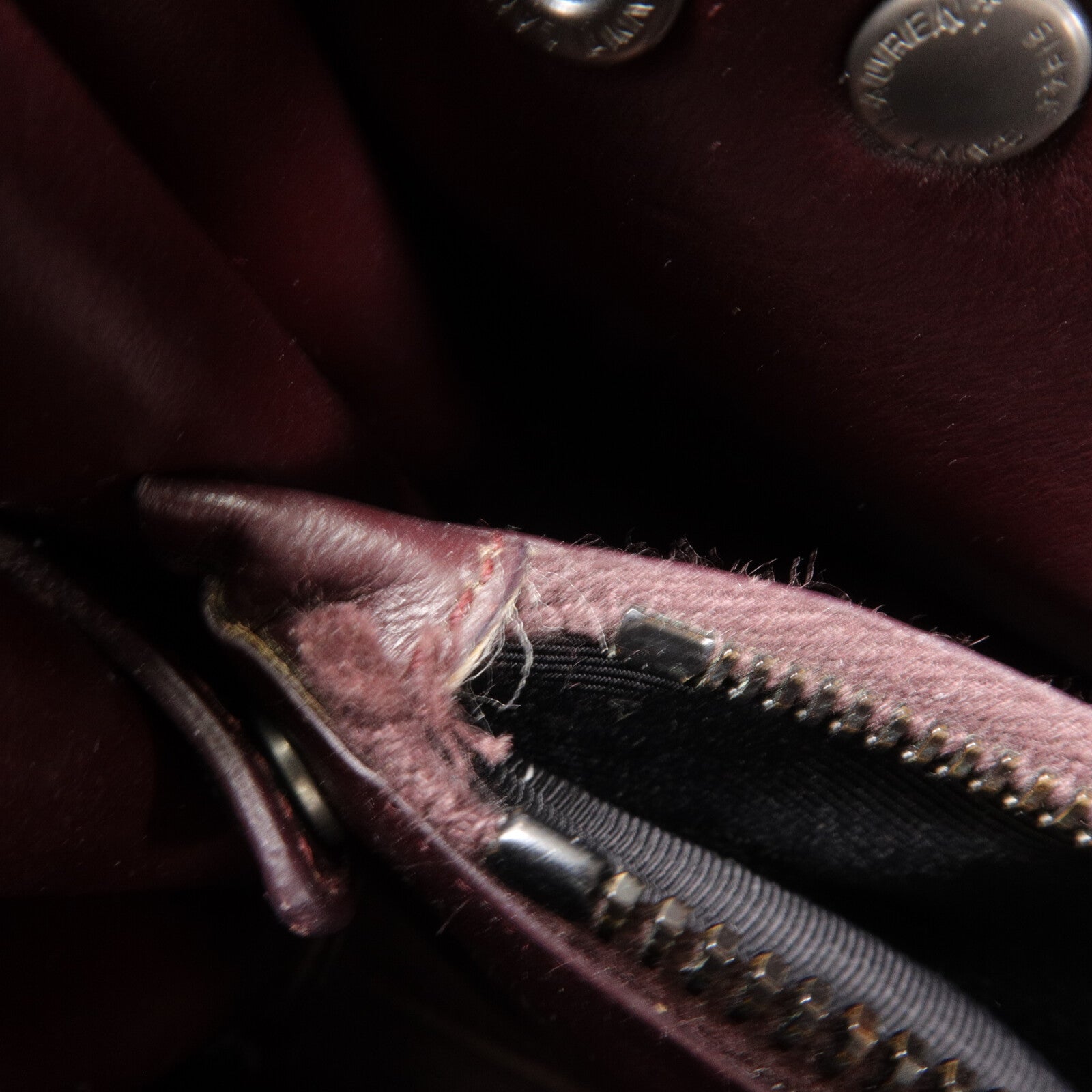 YVES SAINT LAURENT 牛皮皮革Sac De Jour Nano手挽肩背兩用袋
