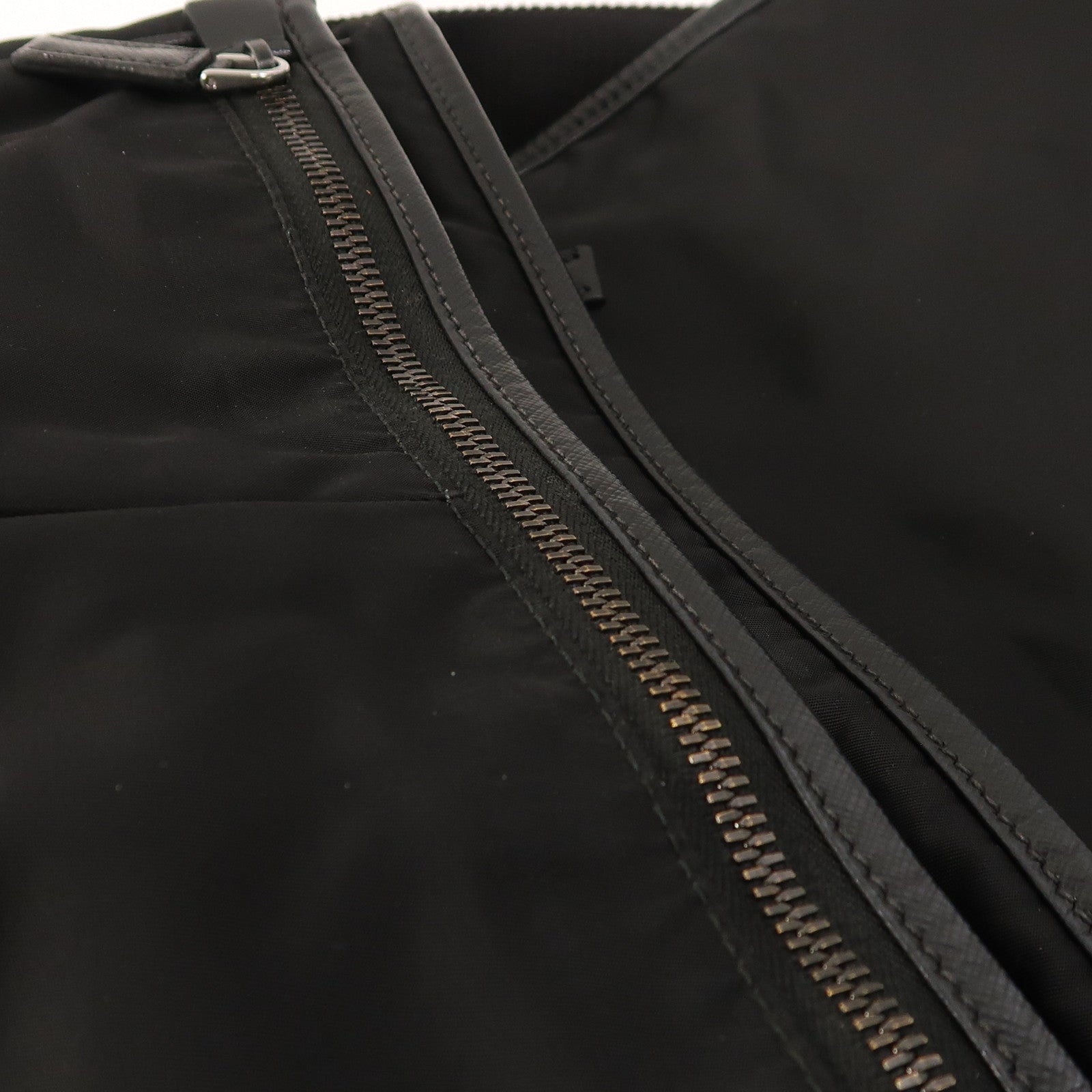 PRADA 尼龍Messenger Bag銀扣肩背袋