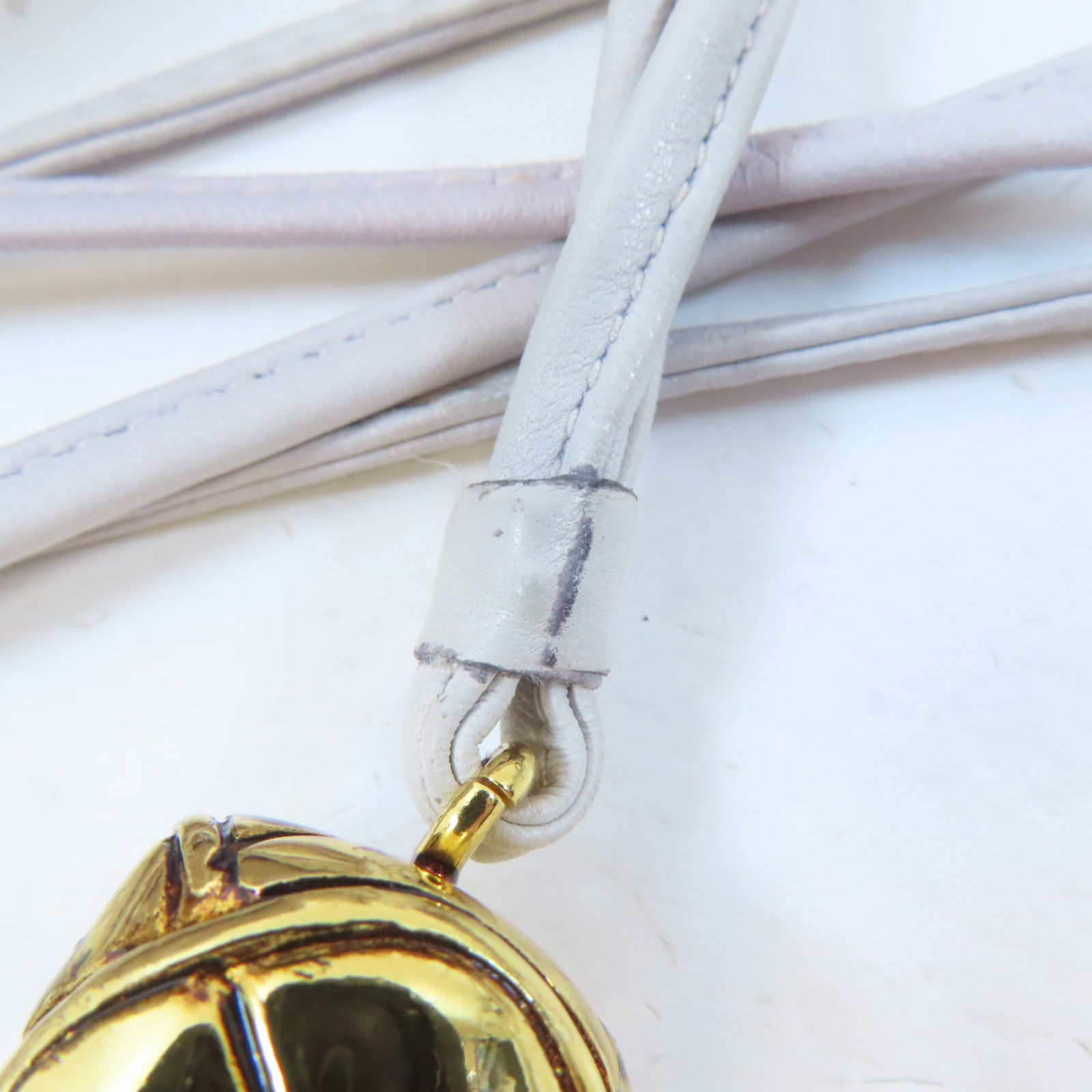 CHANEL 【激減優惠】菱格羊皮皮革Vintage Bucket Bag金扣肩背袋灰色