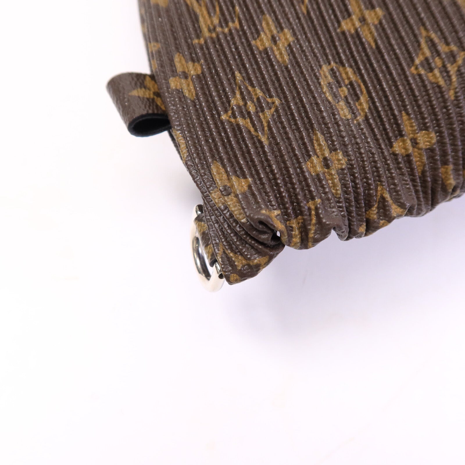 LOUIS VUITTON 塗層帆布Pleated Explorer肩背袋