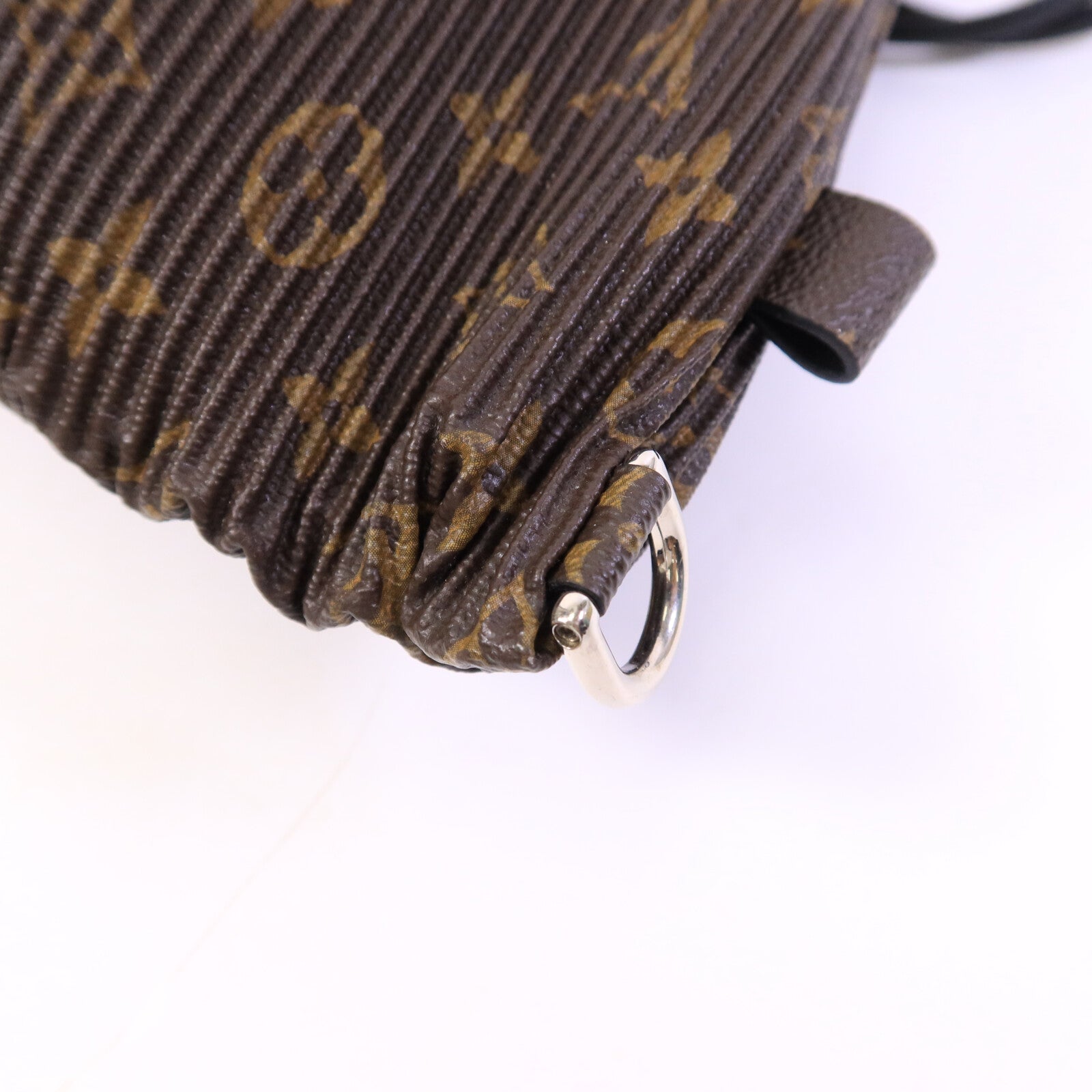 LOUIS VUITTON 塗層帆布Pleated Explorer肩背袋
