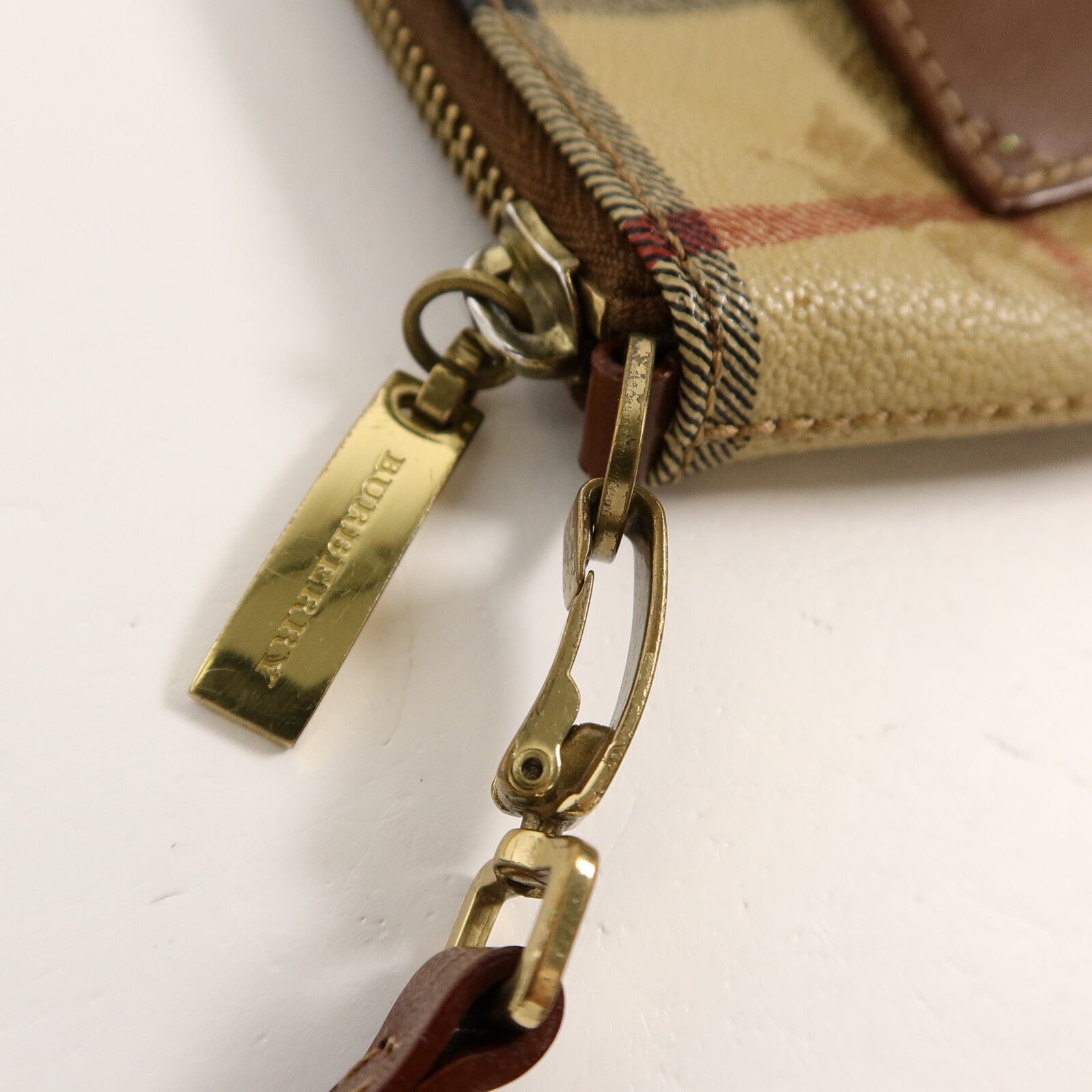 BURBERRY 塗層帆布Pouch手拿包