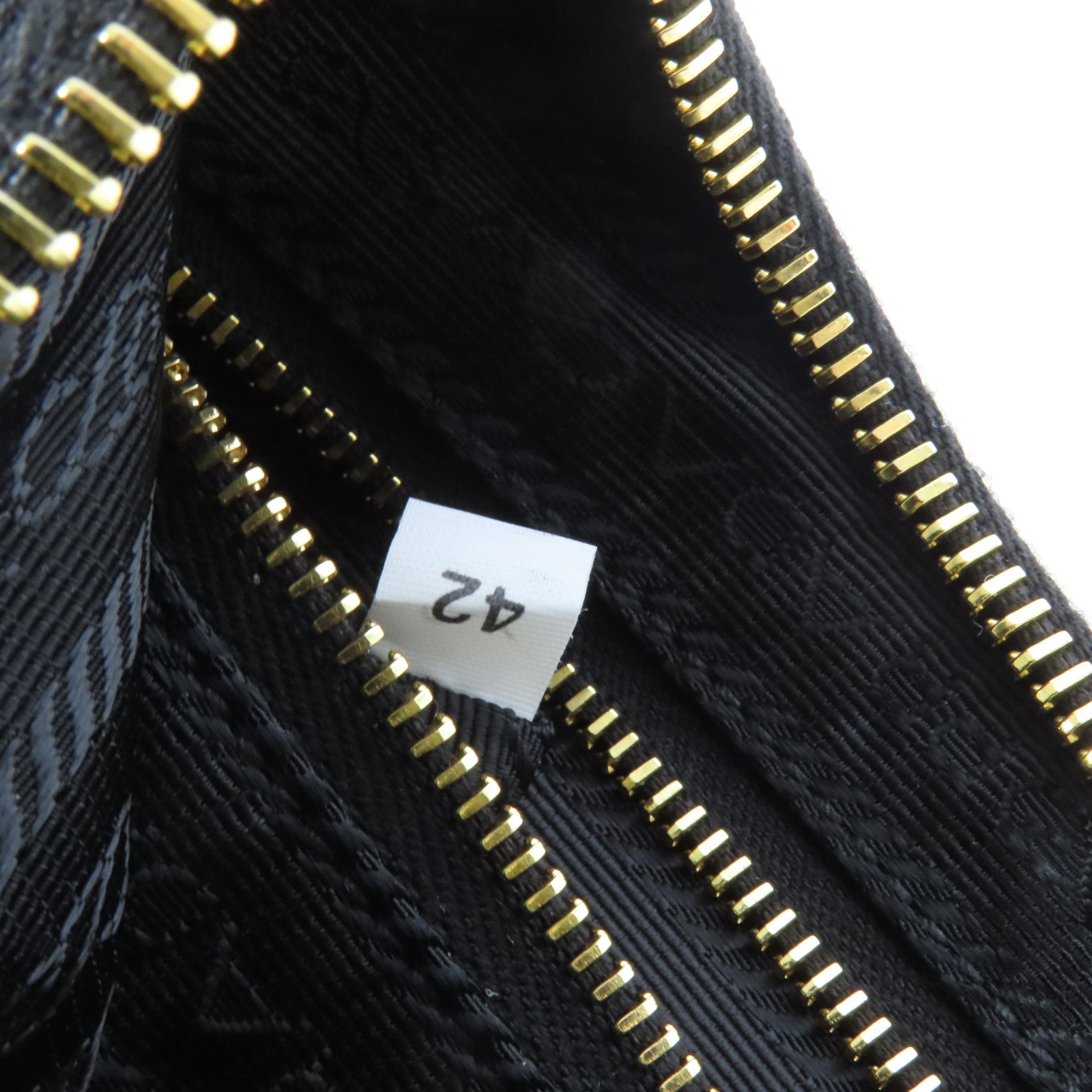 PRADA 尼龍Re-Edition 2005金扣手挽袋