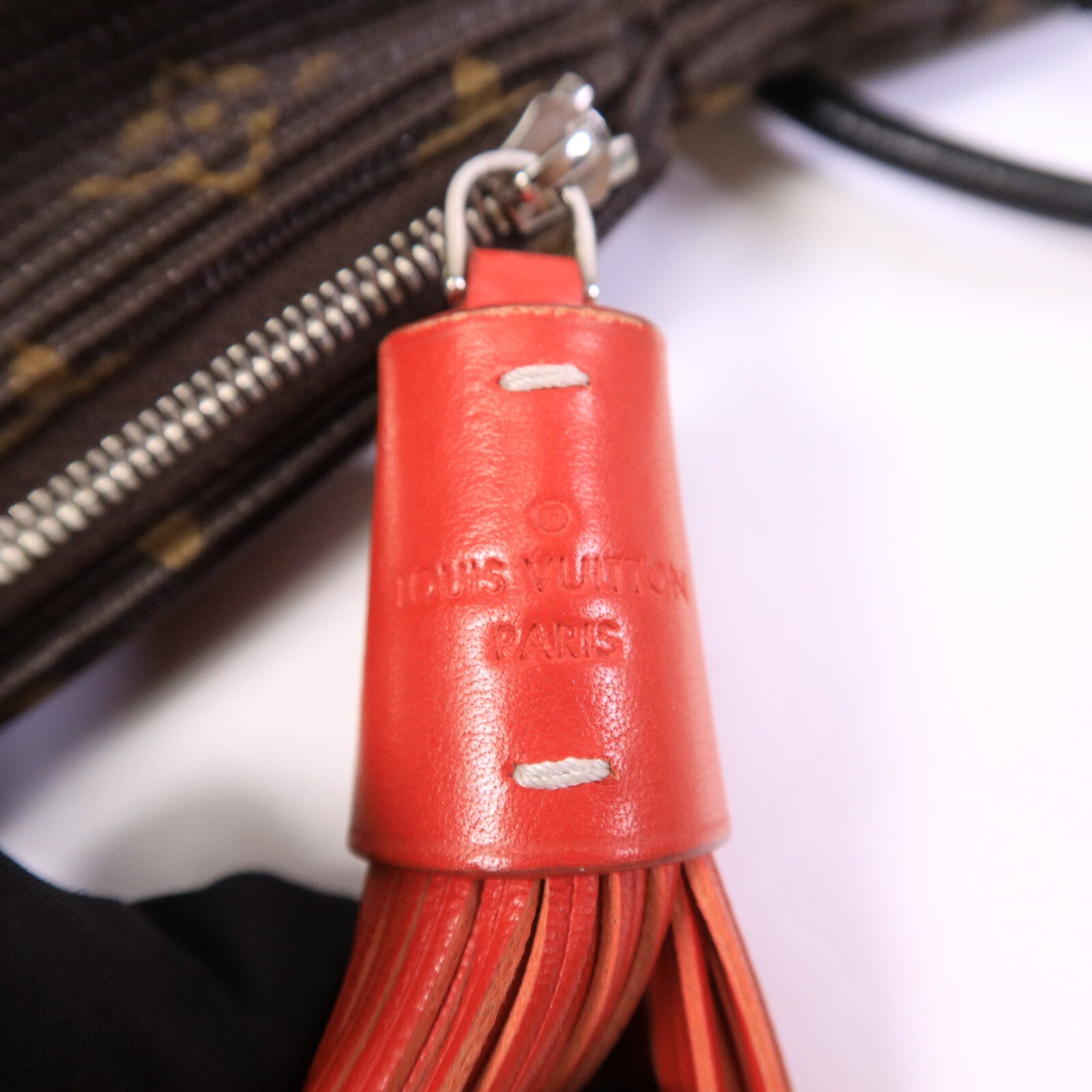 LOUIS VUITTON 塗層帆布Pleated Explorer肩背袋