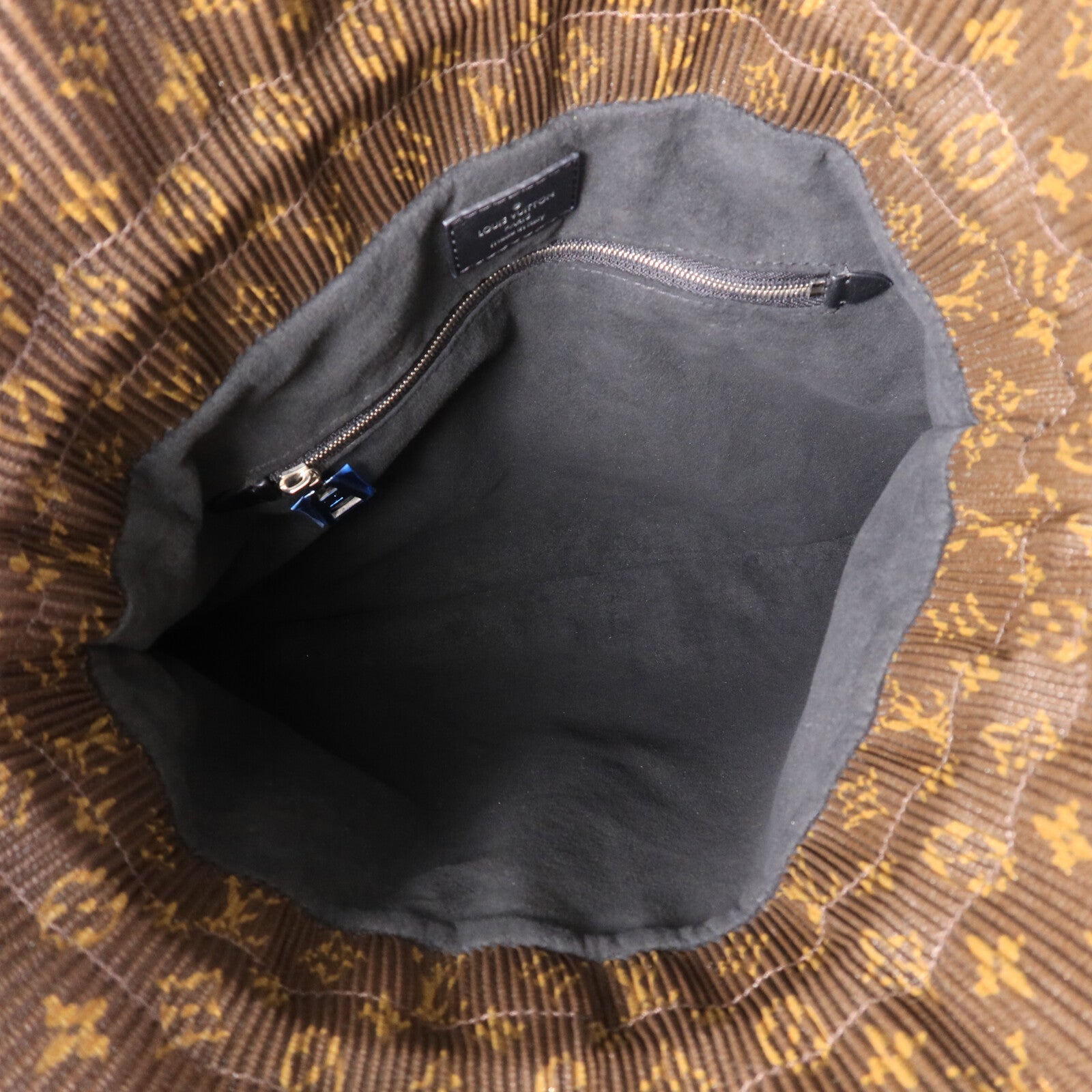 LOUIS VUITTON 塗層帆布Pleated Explorer肩背袋