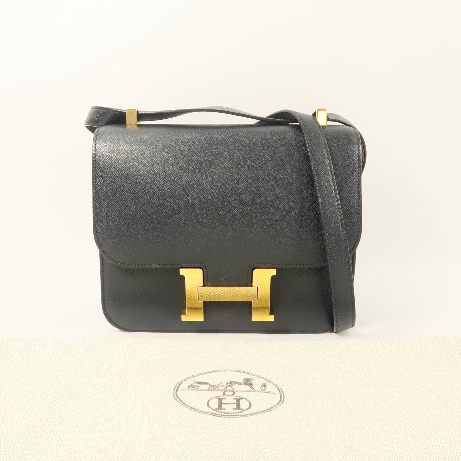 HERMES Epsom皮革Constance 24肩背袋Bleu Nuit