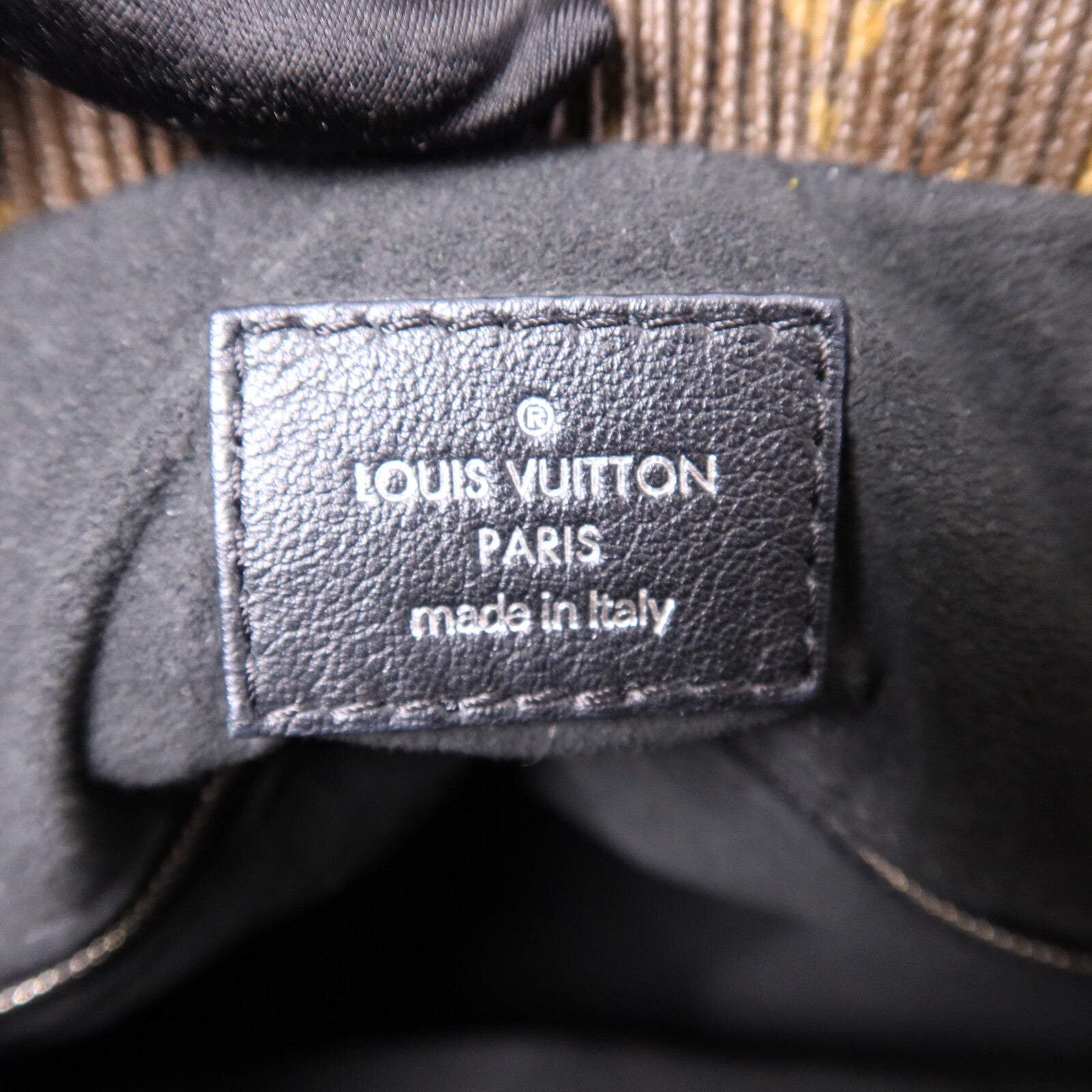LOUIS VUITTON 塗層帆布Pleated Explorer肩背袋
